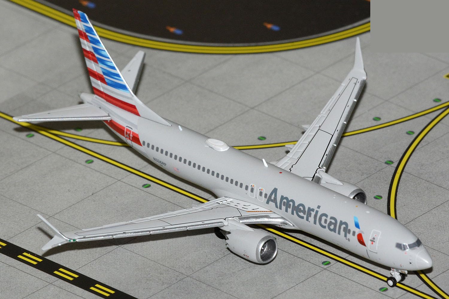 GeminiJets GJAAL2358 American Boeing 737 MAX 8 N326RP; Scale 1:400