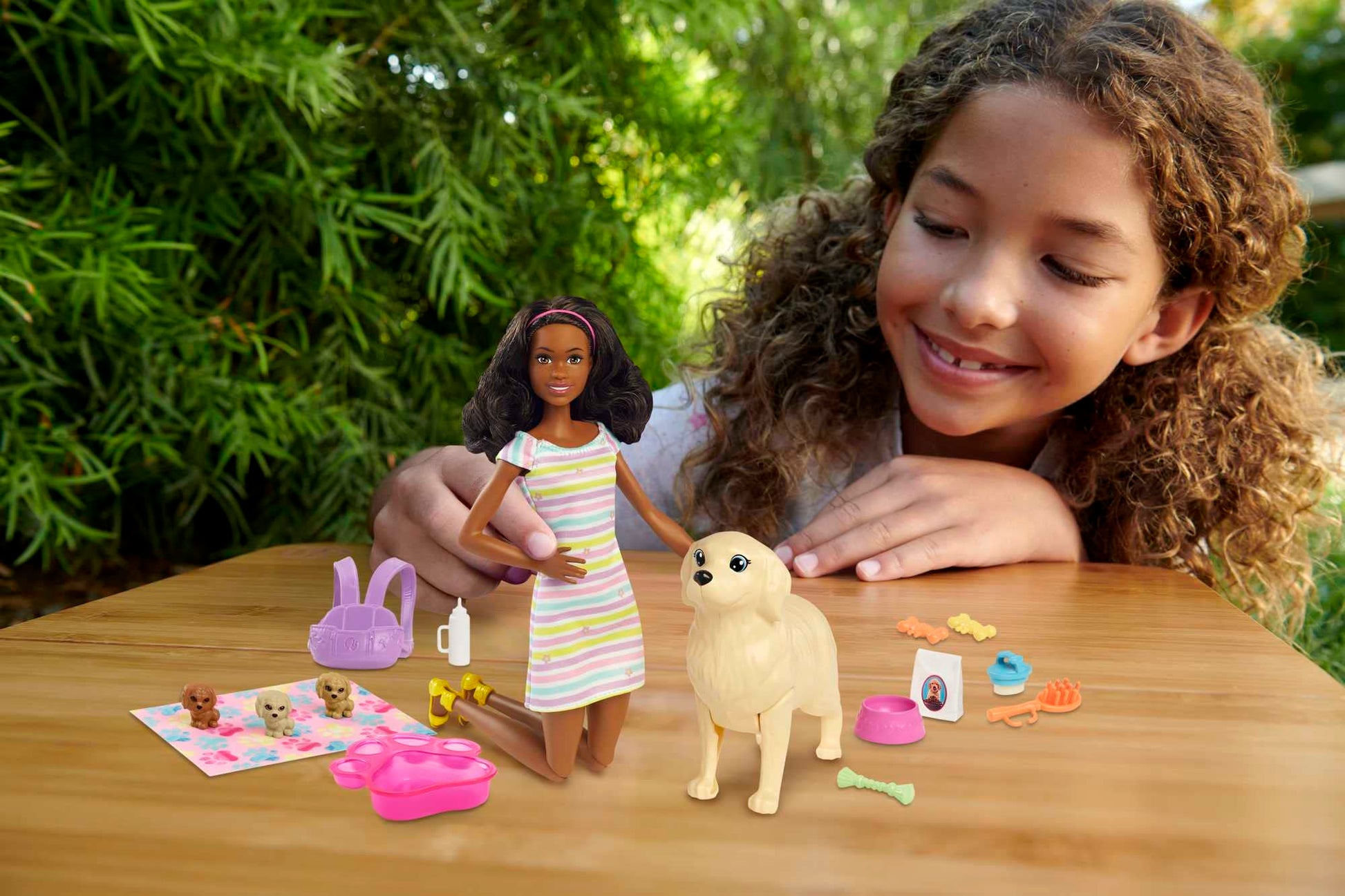 Barbie Doll & Pets Playset with Mommy Dog, 3 Newborn Puppies with Color-Change Feature & Pet Accessories, Brunette Fashion Doll