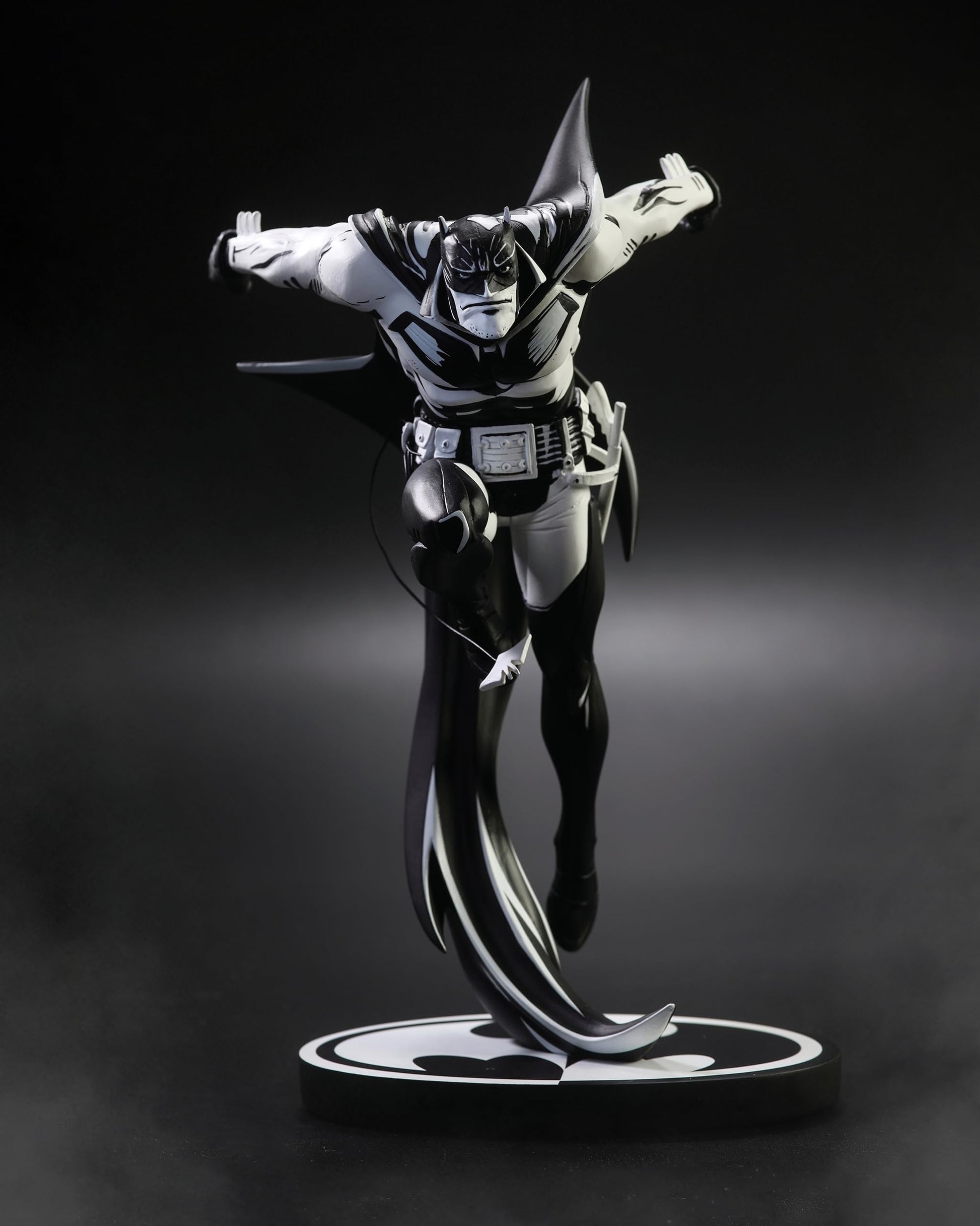 McFarlane Toys - DC Direct Batman White Knight by Sean Murphy (Batman Black & White) Sketch Edition Variant Resin Statue