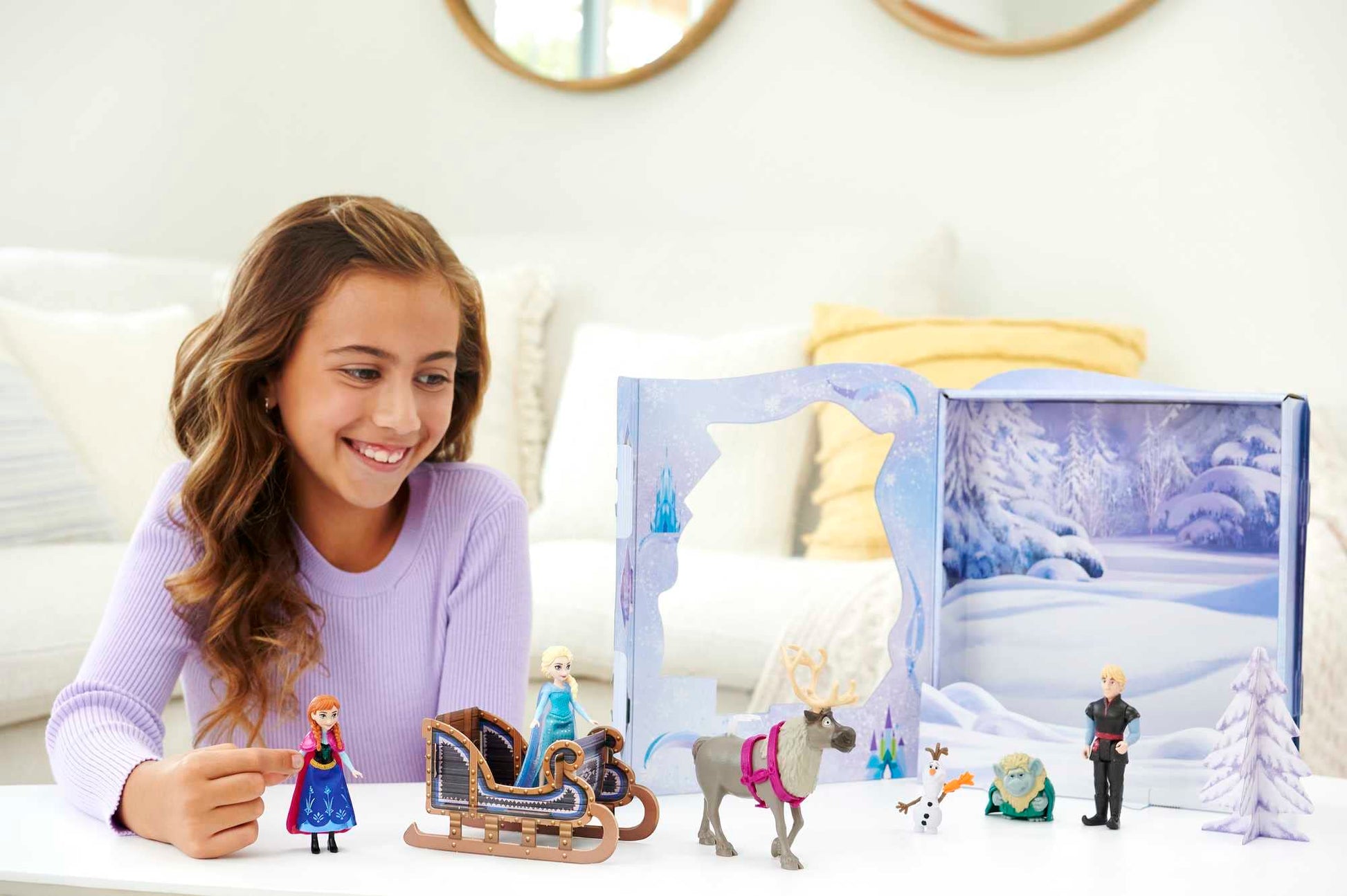 Mattel Disney Frozen Toys, Frozen Story Pack with 6 Key Characters, Small Dolls, Figures and Accessories Inspired by Disney Frozen Movies, Gifts for