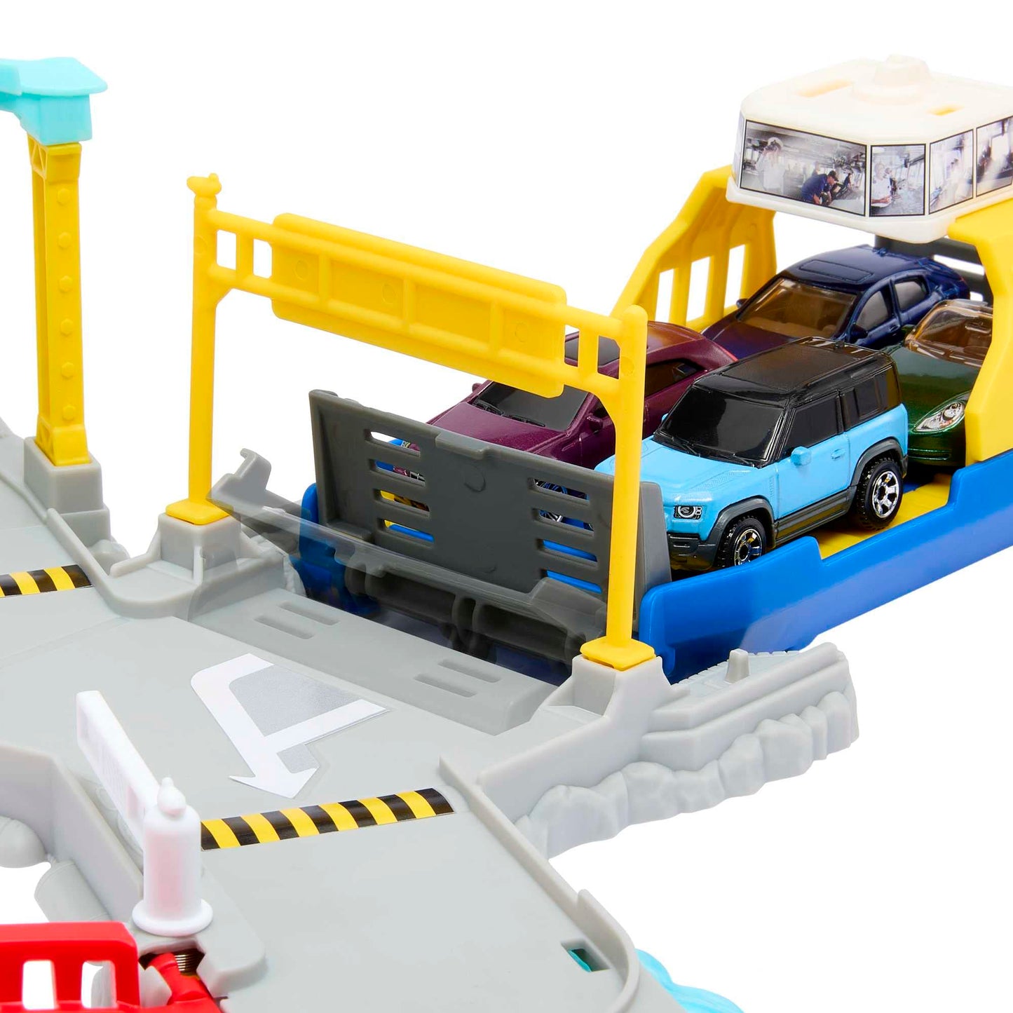 Matchbox HMH29 Ferry Port Set with Detachable Wheeled Ferry, Elements to Activate Manually or with The Help of The Land Rover Car, Children's Toy