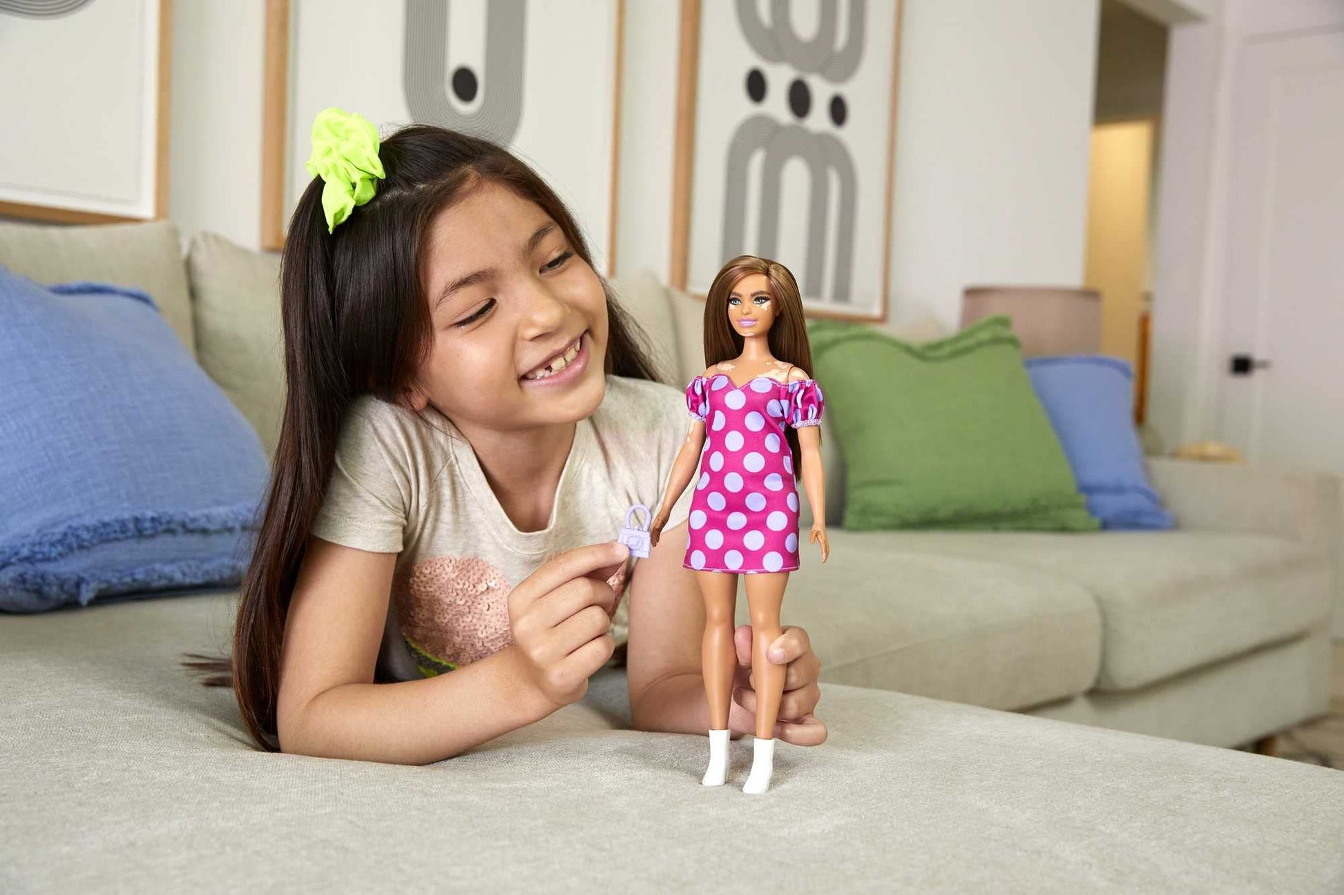 Barbie Fashionistas Doll #171, Curvy, Vitiligo, Long Brunette Hair, Off-Shoulder Polka Dot Dress, Purple Purse, White Boots,Toy for Kids 3 to 8 Years