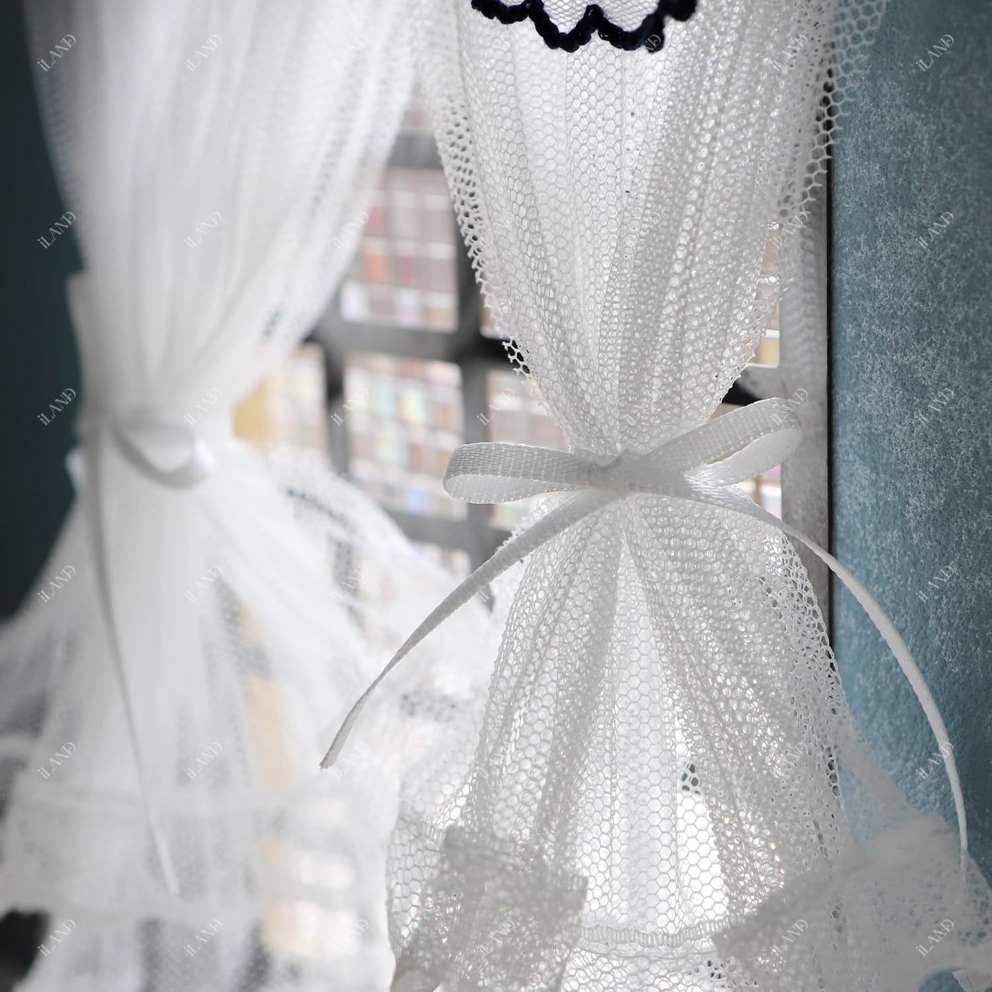 iLAND 1/12 Scale Accessories Miniature Dollhouse Curtains Delicate White Sheer Lace Curtains with Blue Trim 2PCS for Dollhouse Windows Furniture Cute