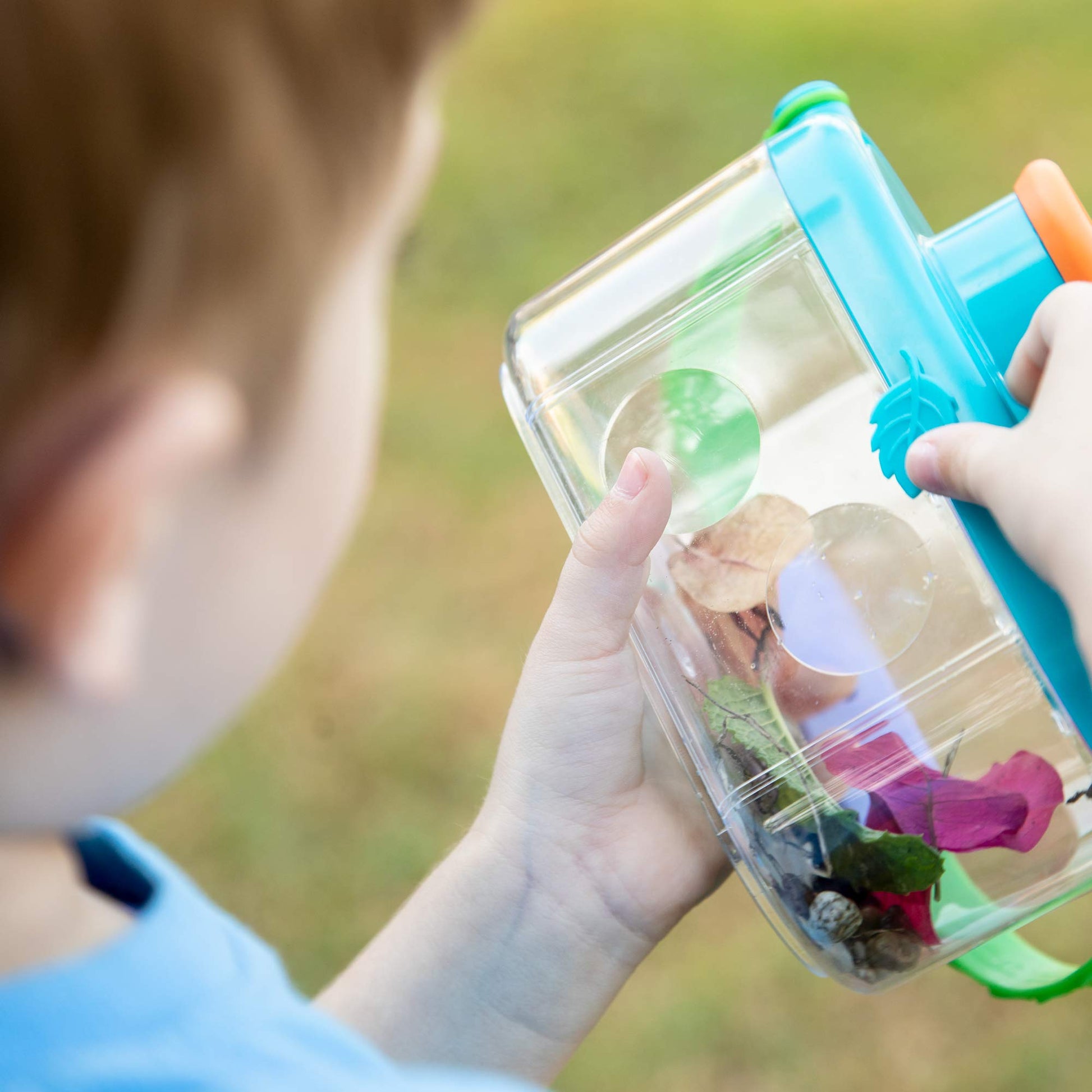 Educational Insights GeoSafari Bugnoculars - Magnifying Bug Container to Catch & Observe Nature, Insects and Bugs for Kids, Critter Keeper, Outdoor