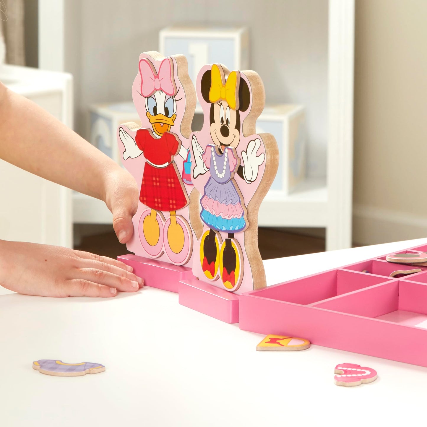 Melissa & Doug Disney Minnie Mouse & Daisy Duck Magnetic Dress-Up Wooden Dolls - Pretend Play Set (40+ pcs) Minnie Mouse Toys, Disney Dress Up Dolls