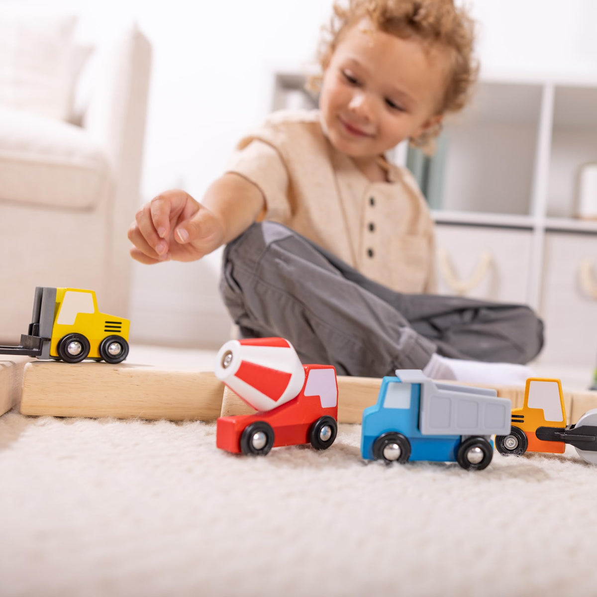 Melissa & Doug Wooden Construction Site Vehicles with Wooden Storage Tray (8 pcs) - Vehicle Toys, Cars for Toddlers and Kids Ages 3+