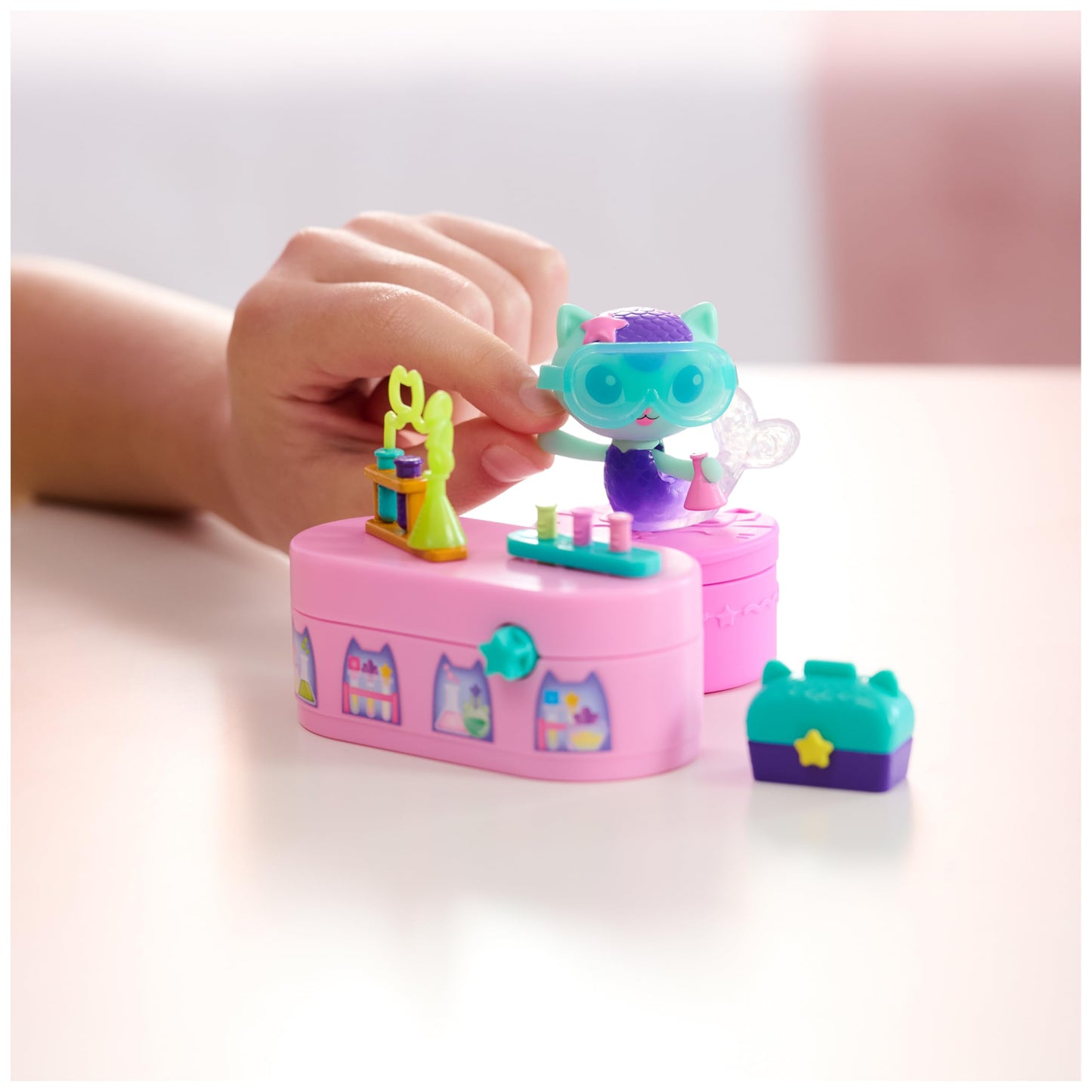 DreamWorks GABBY'S Dollhouse Celebration Series Mercat Bobble Figure with Dollhouse Furniture and Accessories, Kids Toys for Girls & Boys Ages 3 and