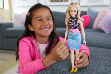Barbie Fashionistas Doll #202, Curvy with Blonde Hair, Girl Power Print Outfit & Accessories Including Sneakers & Fanny Pack