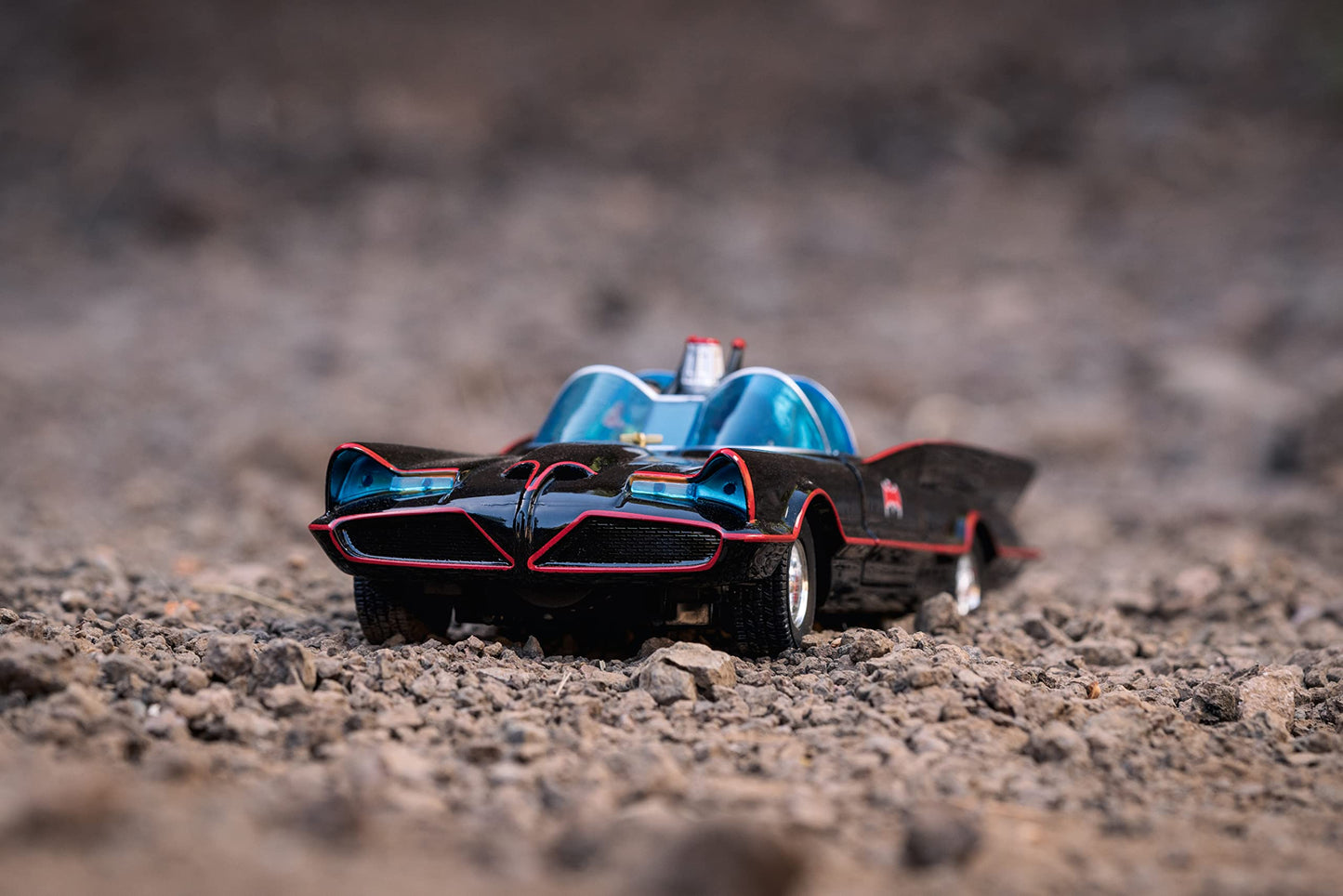 toy Cars DC Comics 1:24 Classic TV Series Batman Batmobile Die-Cast Car & 2.75" Batman, Robin, Penguin, & The Joker Figures