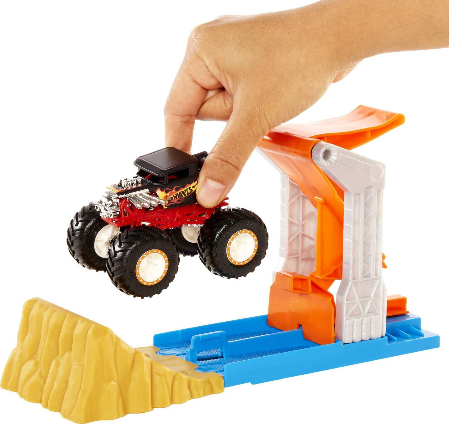 Hot Wheels Monster Trucks Launch & Bash Playset with Launcher, 4 Crushed Cars, 1 1:64 Scale Monster Truck, Landing Zone for Stunting, Crashing Action