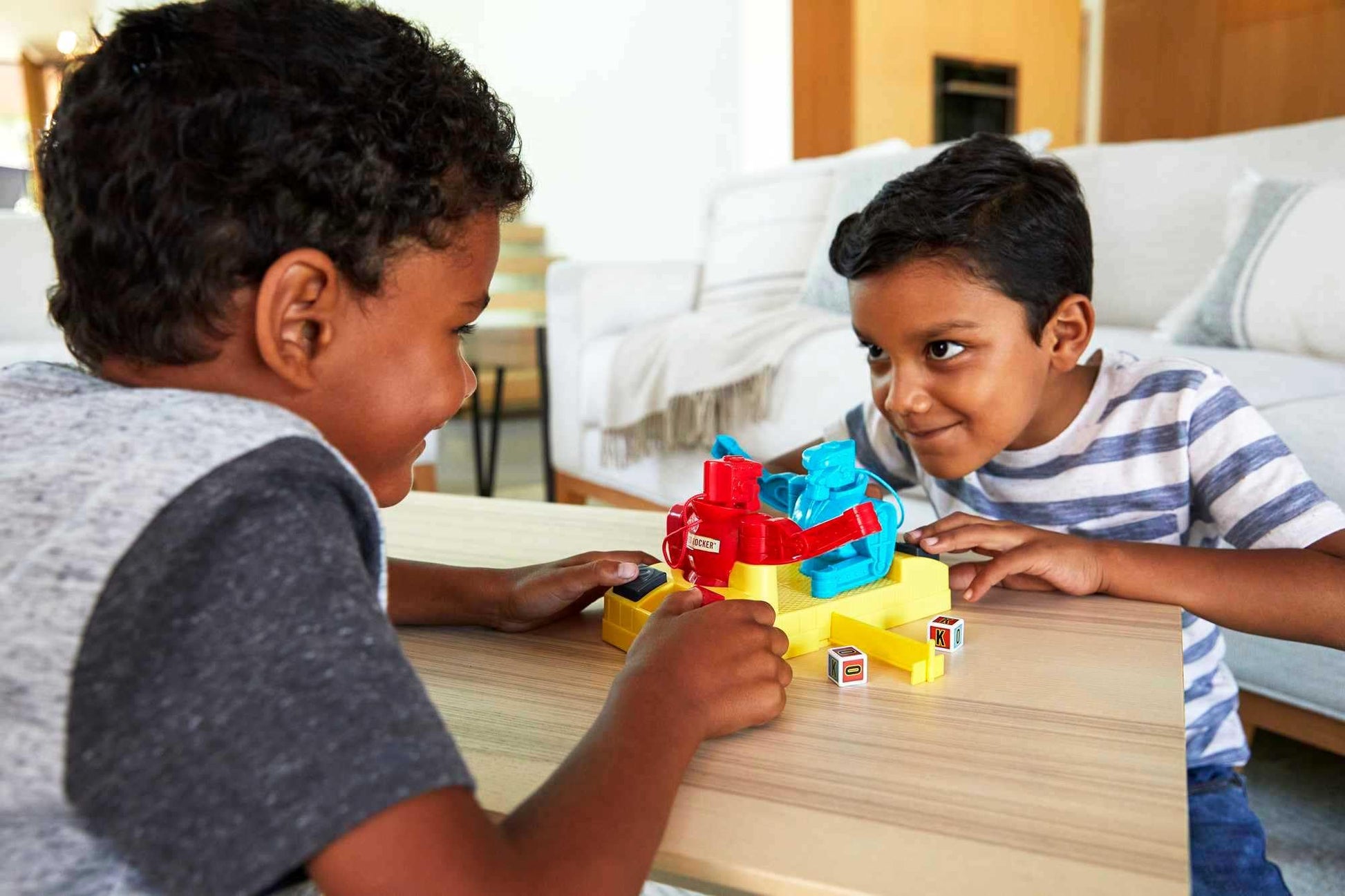 Mattel Games Rock 'Em Sock 'Em Robots Kids Game with Red Rocket & Blue Bomber Fighters