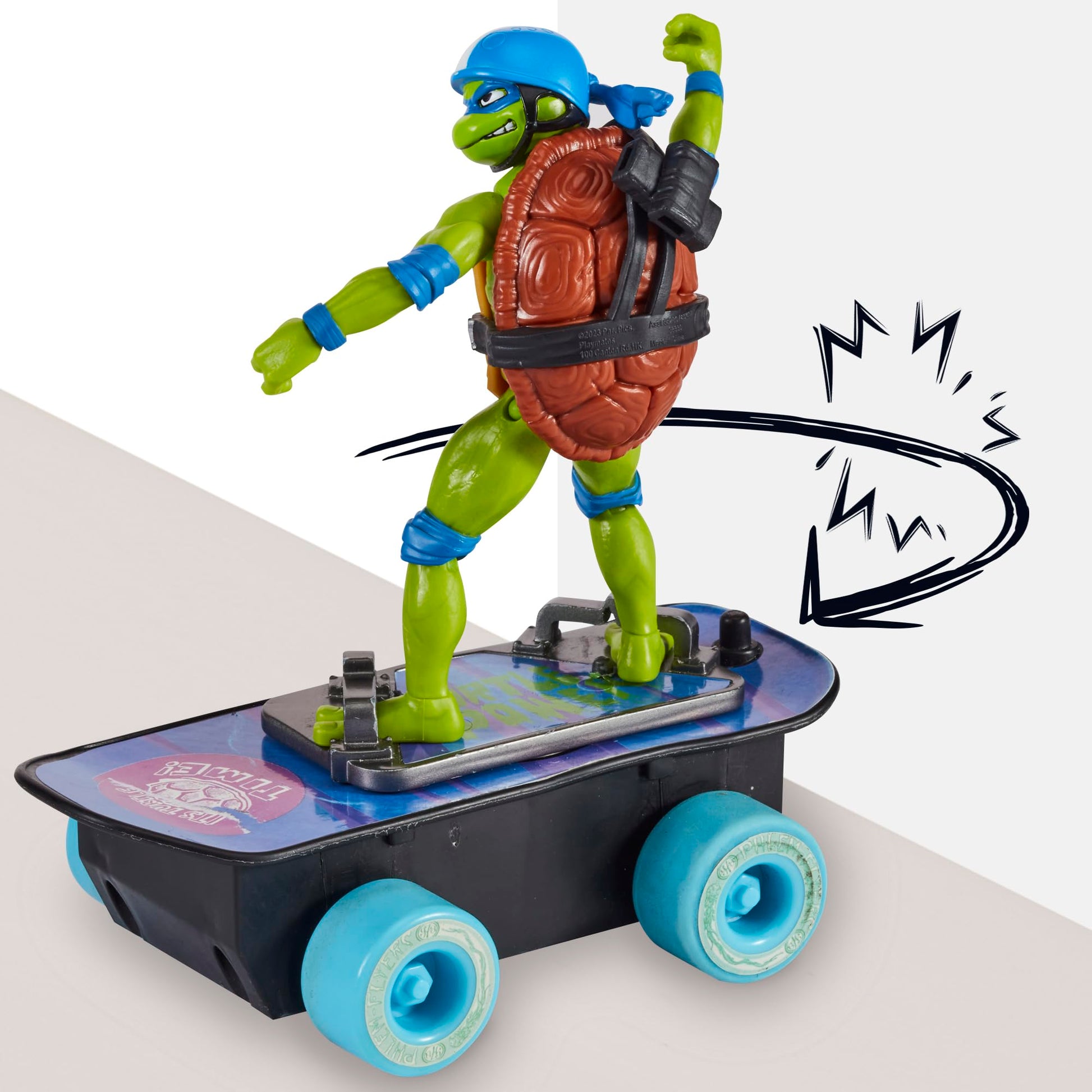 Teenage Mutant Ninja Turtles: Mutant Mayhem Leonardo on a Skateboard with Accessories by Playmates Toys - Amazon Exclusive