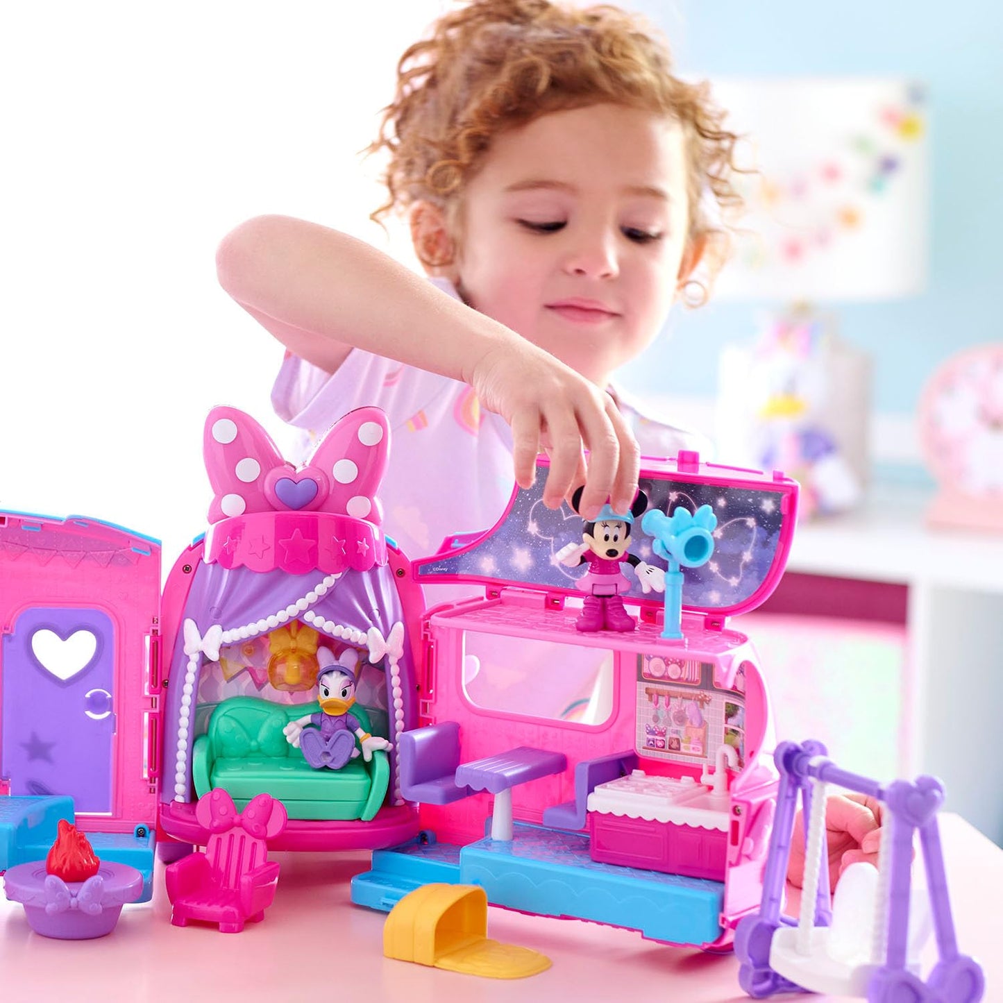 Disney Junior Minnie Mouse Bows-A-Glow Glamper Playset, Light-Up Camper RV, Working Headlights & Sounds, 2-Foot Wide Playset, Minnie & Daisy Figures