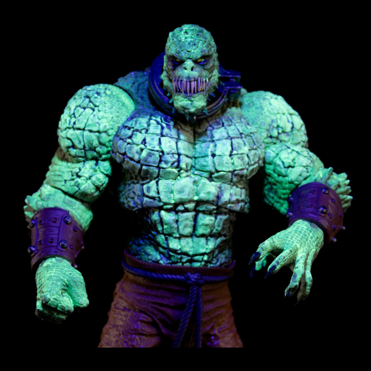 McFarlane Toys - DC Multiverse Killer Croc (Batman: Arkham Asylum) Glow in The Dark Edition Mega Figure Gold Label, Amazon Exclusive