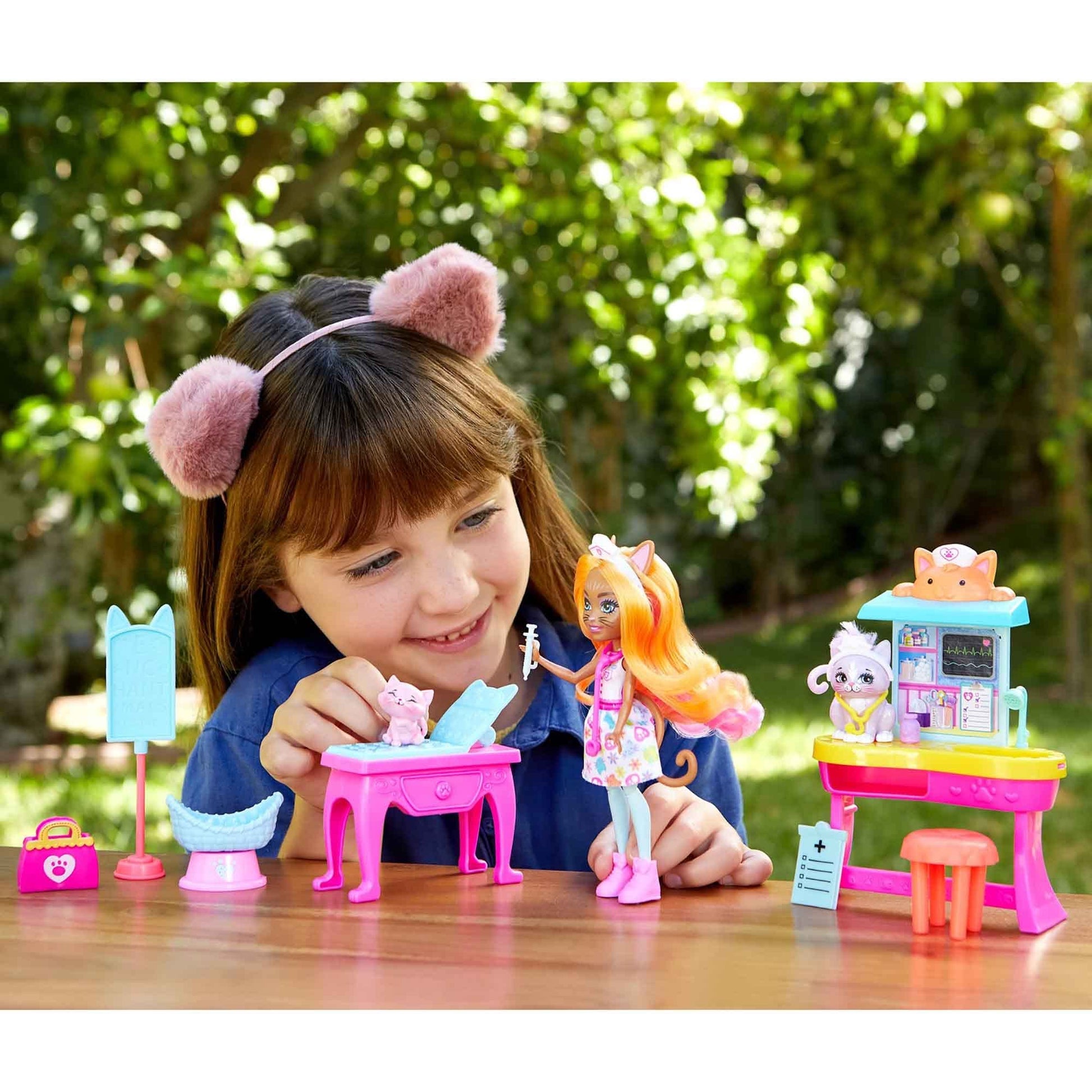 Enchantimals Doll and Playset, City Tails, Feel Fine Dr's Office with Doll, Cat Figure, Furniture and Accessories, Gifts for Kids, HLH22