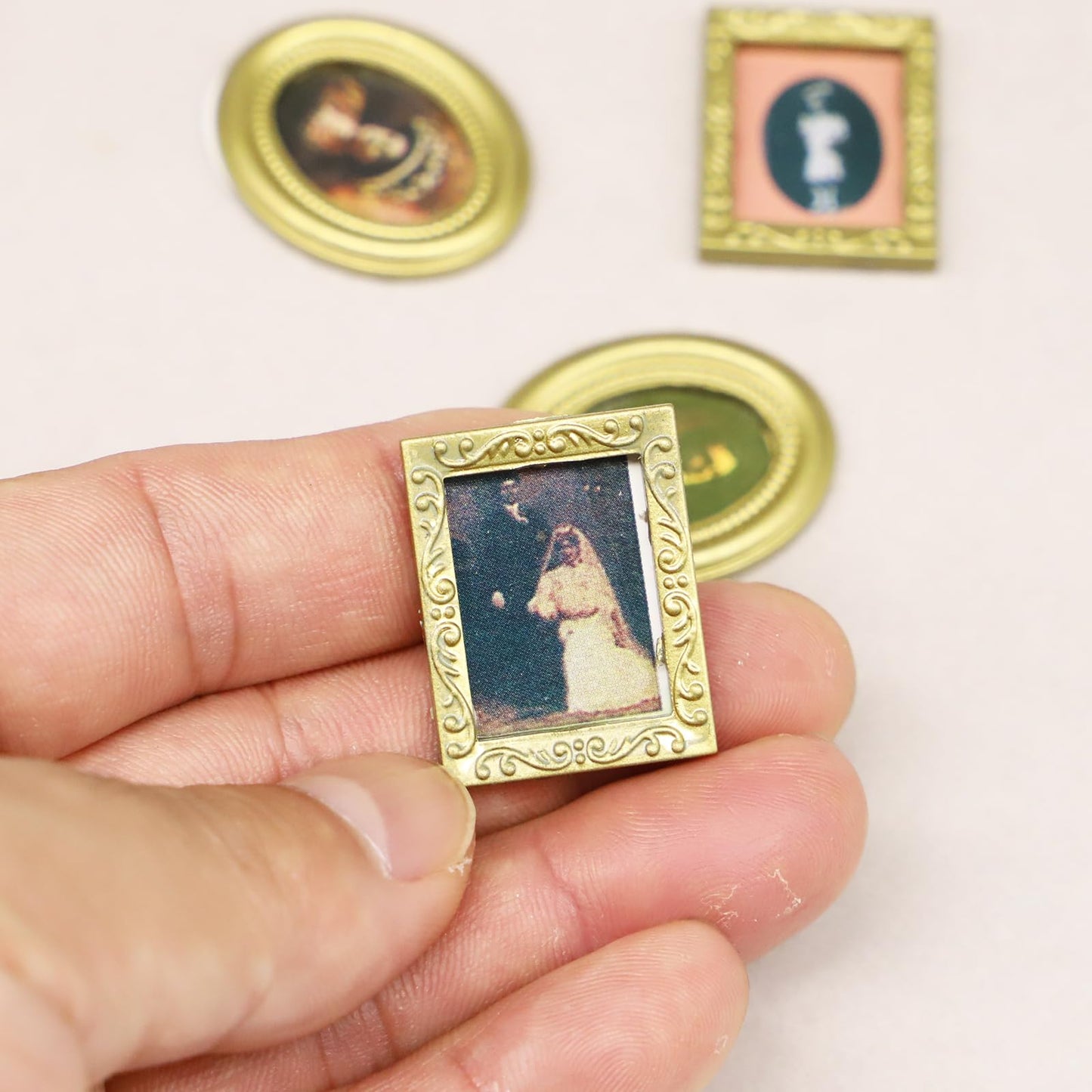 Miniature Photo Frame, Dollhouse Miniature Oil Painting, Mini Hanging Pictures, 1/12 Scale Oil Photo Frame, for Dollhouse Miniature, DIY Decortion