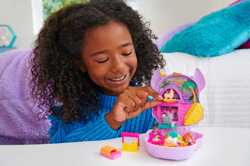 Polly Pocket Compact Playset, Llama Camp Adventure with 2 Micro Dolls & 13 Accessories, Travel Toy with Surprise Reveals