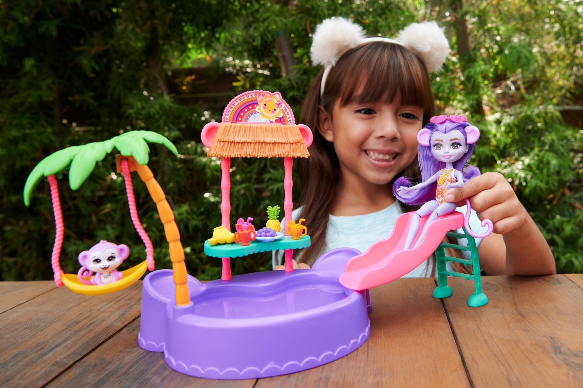 Enchantimals Sunshine Island Monkey Doll with Playset with Pool and Accessories, Toy +4 Years (Mattel HTW73)
