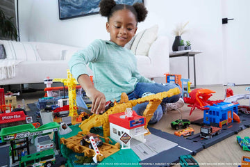 Hot Wheels City Toy Track Set, Downtown Express Car Wash Playset with 1:64 Scale Vehicle, Foam Roller & Drying Flaps