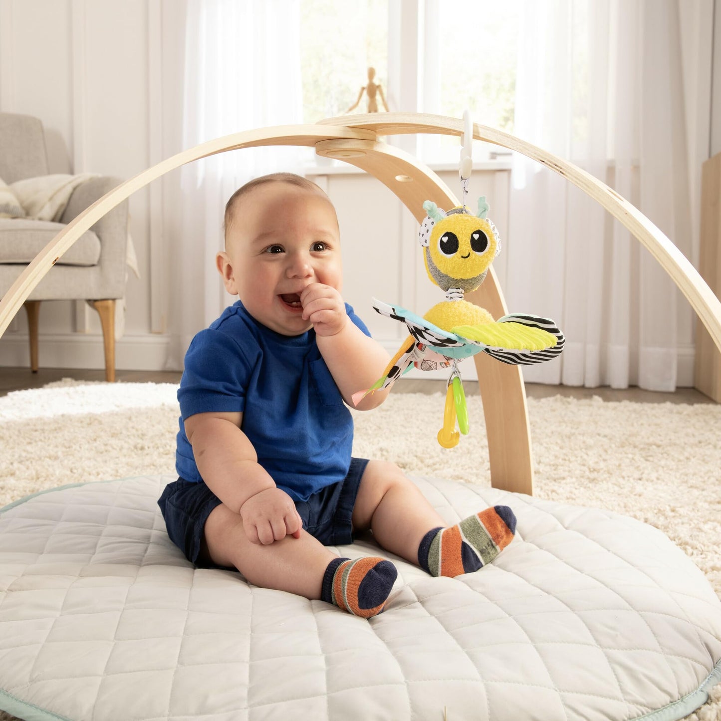 LAMAZE Clip On Car Seat and Stroller Toy - Buzzy The Bee - Crinkle Car Seat and Stroller Toys - Sensory Travel Toys for Babies - Infant Toys Ages 0