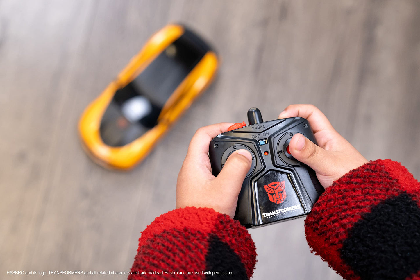 Jada Toys Transformers The Last Knight Bumblebee 2016 Chevy Camaro RC Car, 1:16 Scale Remote Control Vehicle, Yellow & Black (30332)