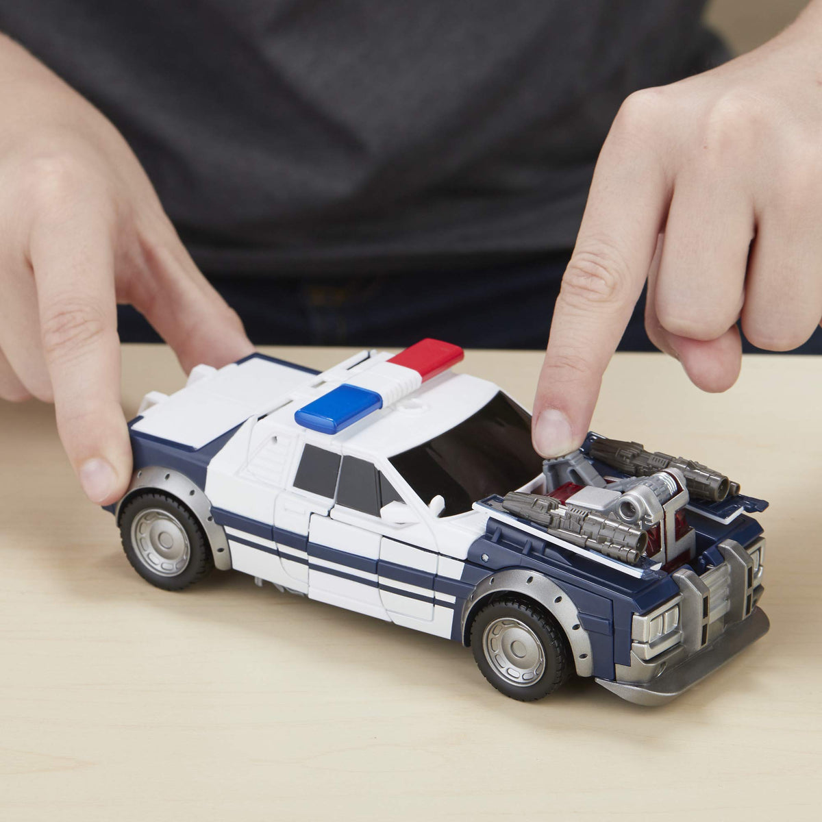 Transformers E0755: Bumblebee -- Energon Igniters Nitro Series Barricade