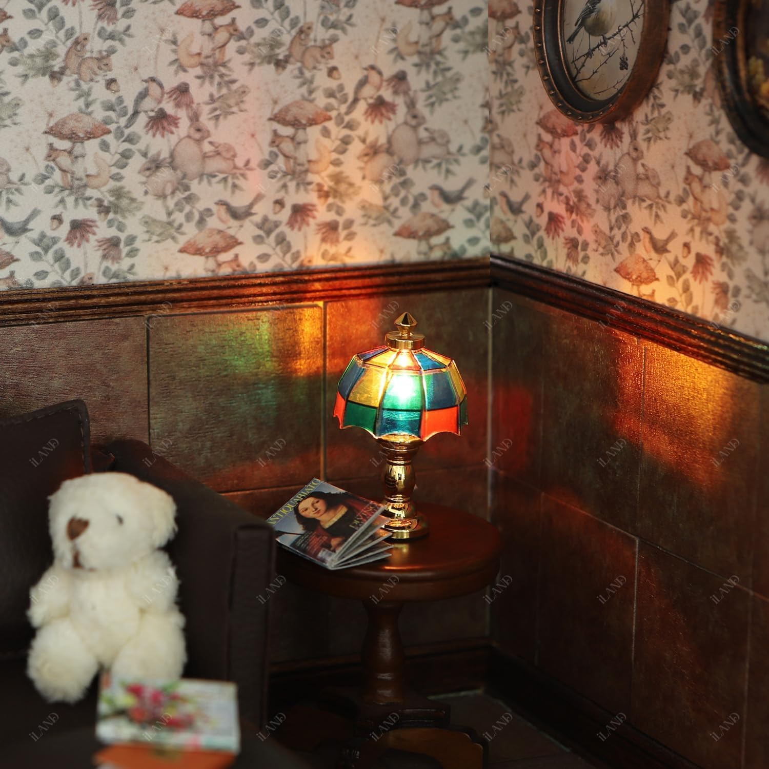 iLAND Dollhouse Accessories of Dollhouse Lights Mosaic Lattice Table Lamp Gold Base W/Plug, Stained Glass Lamp Mini House Lighting Fits 1/12 Scale