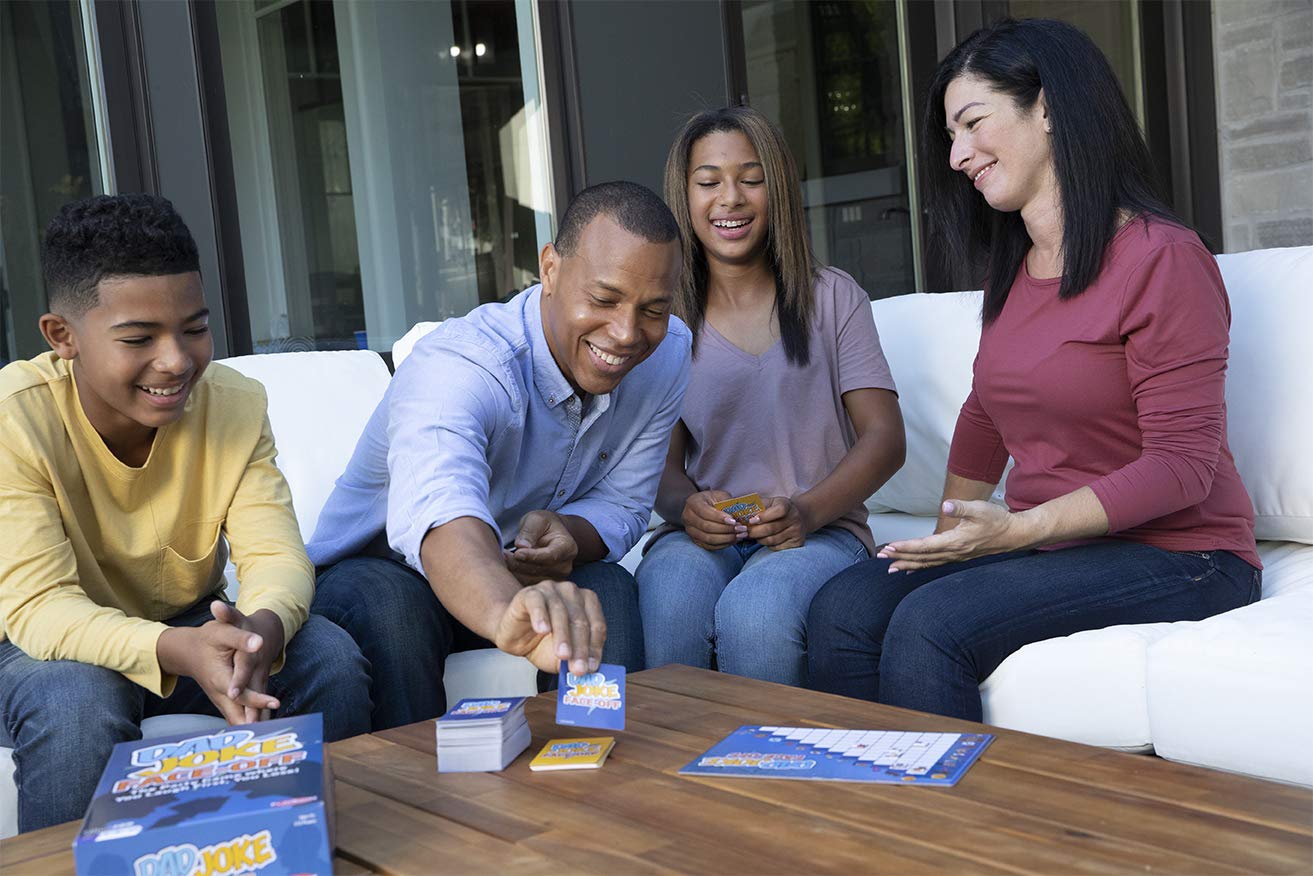 Dad Joke Face-Off - You Laugh First, You Lose, Funny Hilarious Family Party Game with 600 Jokes, Joke Challenge for 2-12 Players, Fast-Paced Laughter