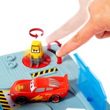 Disney and Pixar Cars On The Road Dinoco Rusteze Racing Center Playset with Lightning McQueen Toy Car, Launcher, Short Track and Spinning Pitty, Toy