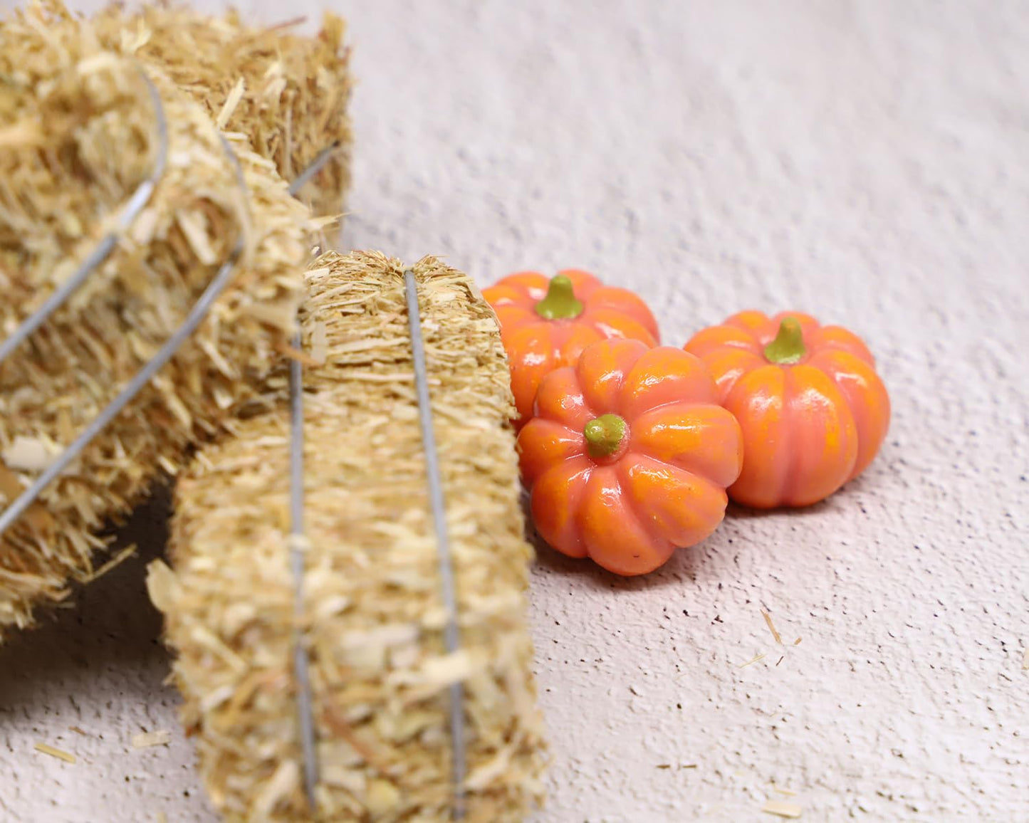 Mini Hay Bale with Pumpkins Set, Miniature Straw Bale, Dollhouse Miniature Hay, for Fall Miniatures, Mini Halloween, Dollhouse, Fairy Garden