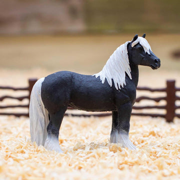 Safari Ltd. Gypsy Vanner Stallion Figurine - Detailed 4.5" Plastic Model Figure - Fun Educational Play Toy for Boys, Girls & Kids Ages 3+