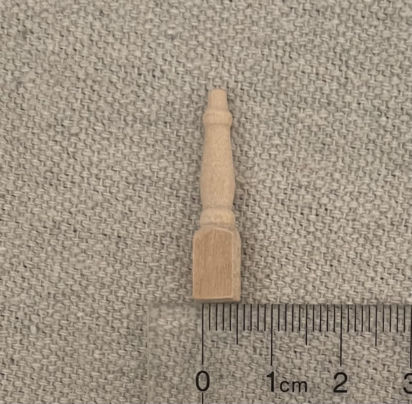 Miniature Wooden Furniture Legs for Dollhouse, 1:12 Scale Straight Desk Legs, Natural Wood, 3cm High, 4 Pack, #2 Legs