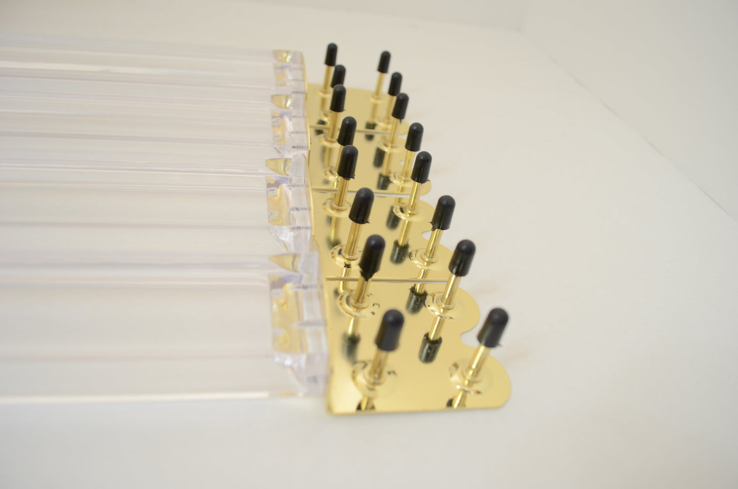 CNH Clear Lucite American Mahjong Mah Jongg Tile Racks Set of 4 with Metal Money Bars, 100 Playing Coins (5 Colors), 18 Inch Traditional Rack Holders