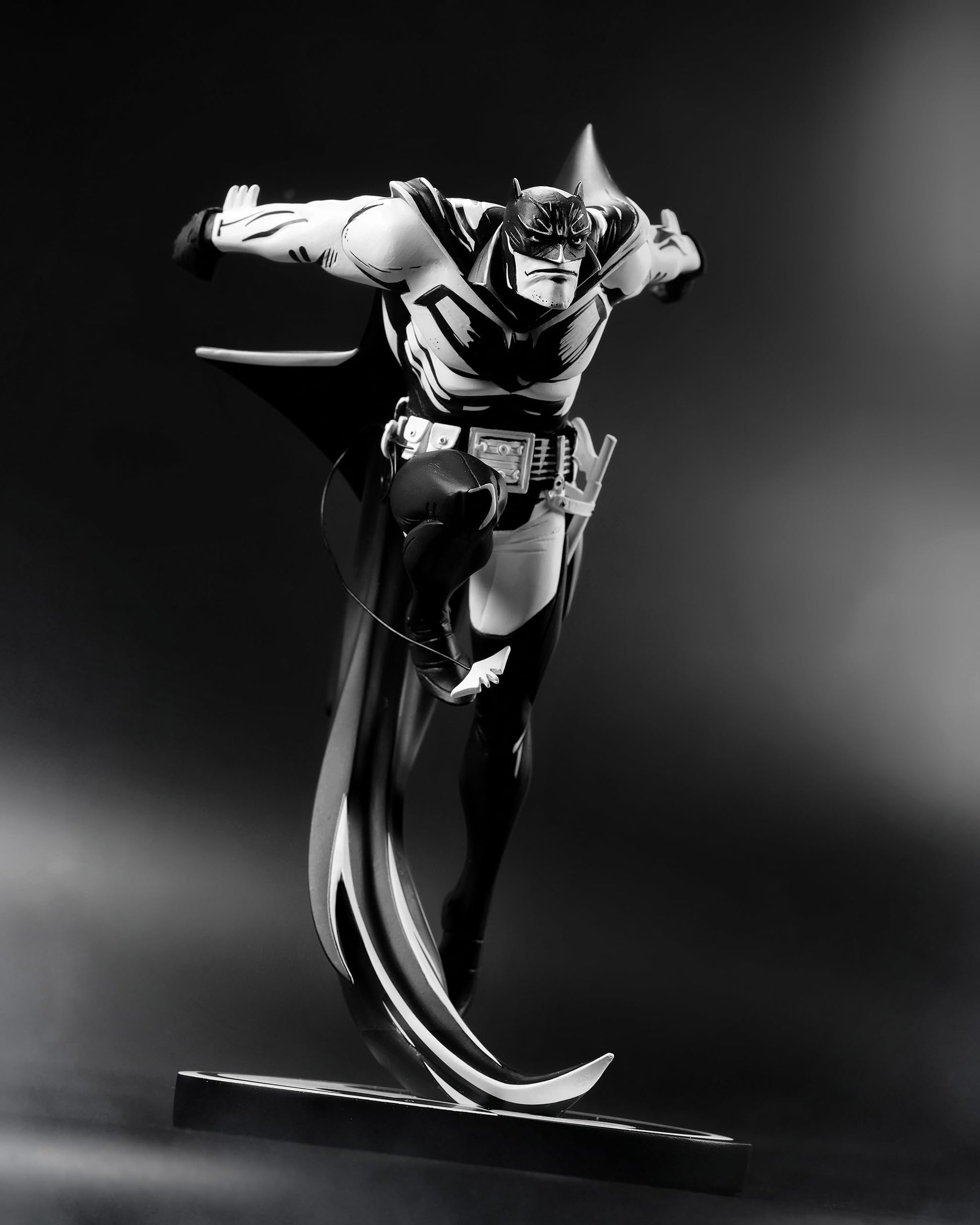 McFarlane Toys - DC Direct Batman White Knight by Sean Murphy (Batman Black & White) Sketch Edition Variant Resin Statue