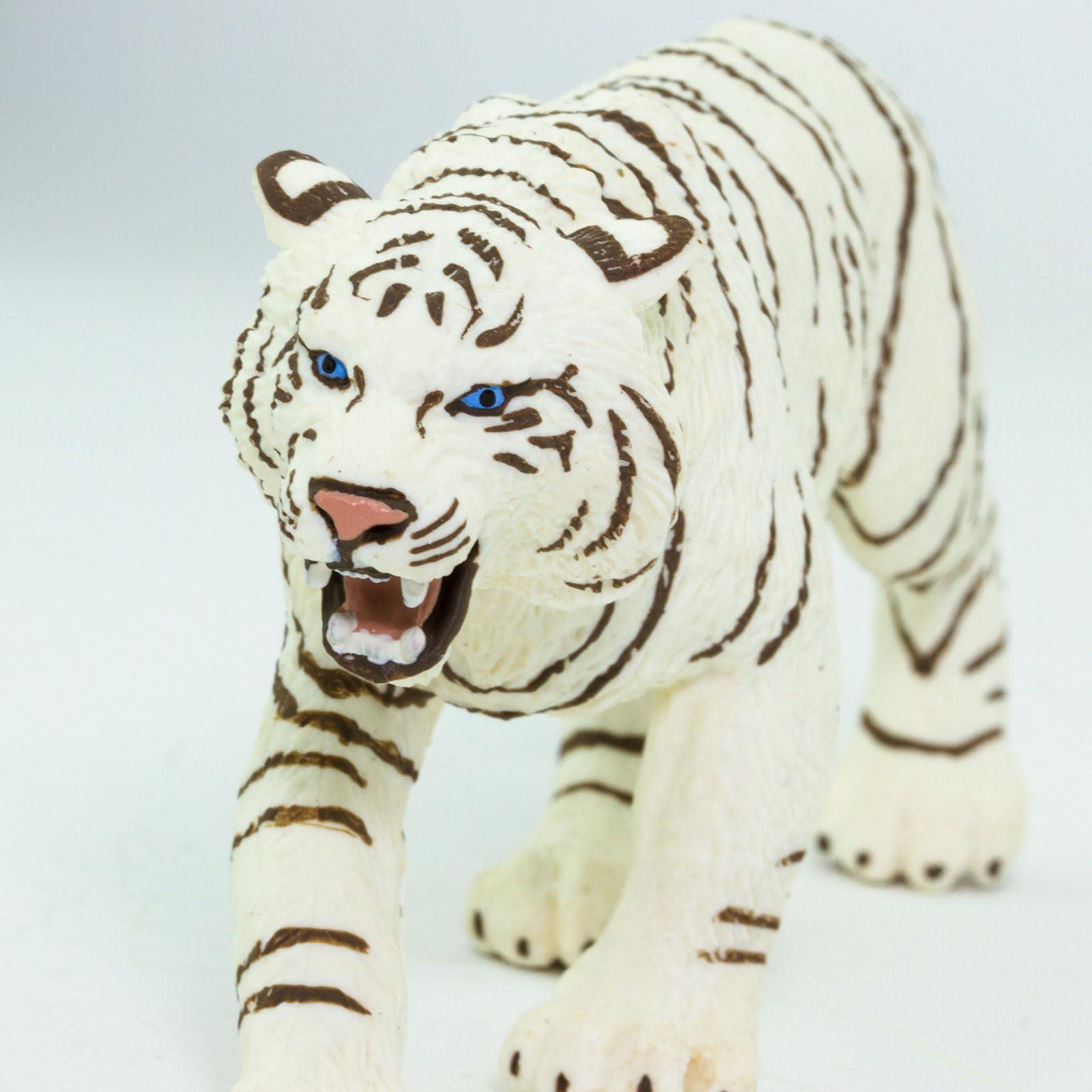 Safari Ltd. White Bengal Tiger Figurine - Detailed 6" Plastic Model Figure - Fun Educational Play Toy for Boys, Girls & Kids Ages 3+
