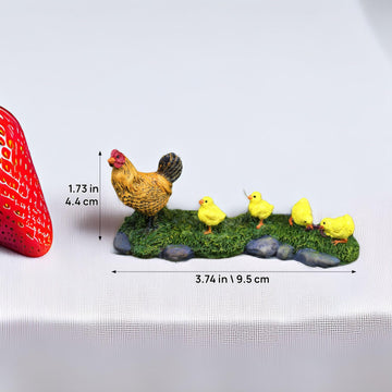 XRI XURUOYI Realistic Hen & Chicks Miniature: Detailed Resin Farm Animal Scene for Dollhouse Countryside, Diorama Display & Collectible Ornament