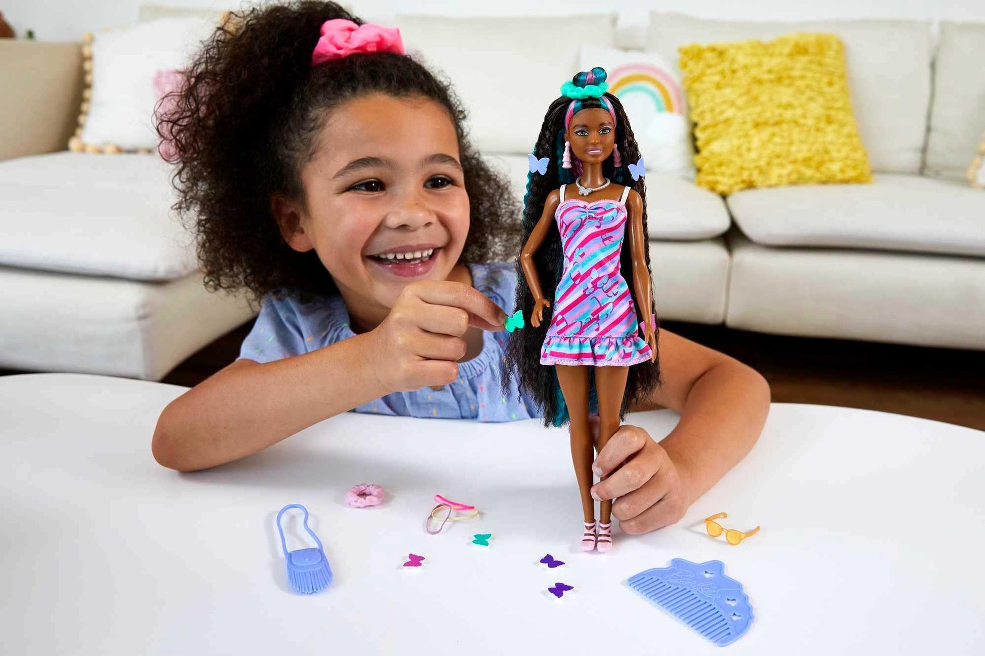 Barbie Totally Hair Doll, Butterfly-Themed with 8.5-inch Fantasy Hair & 15 Styling Accessories (8 with Color-Change Feature)
