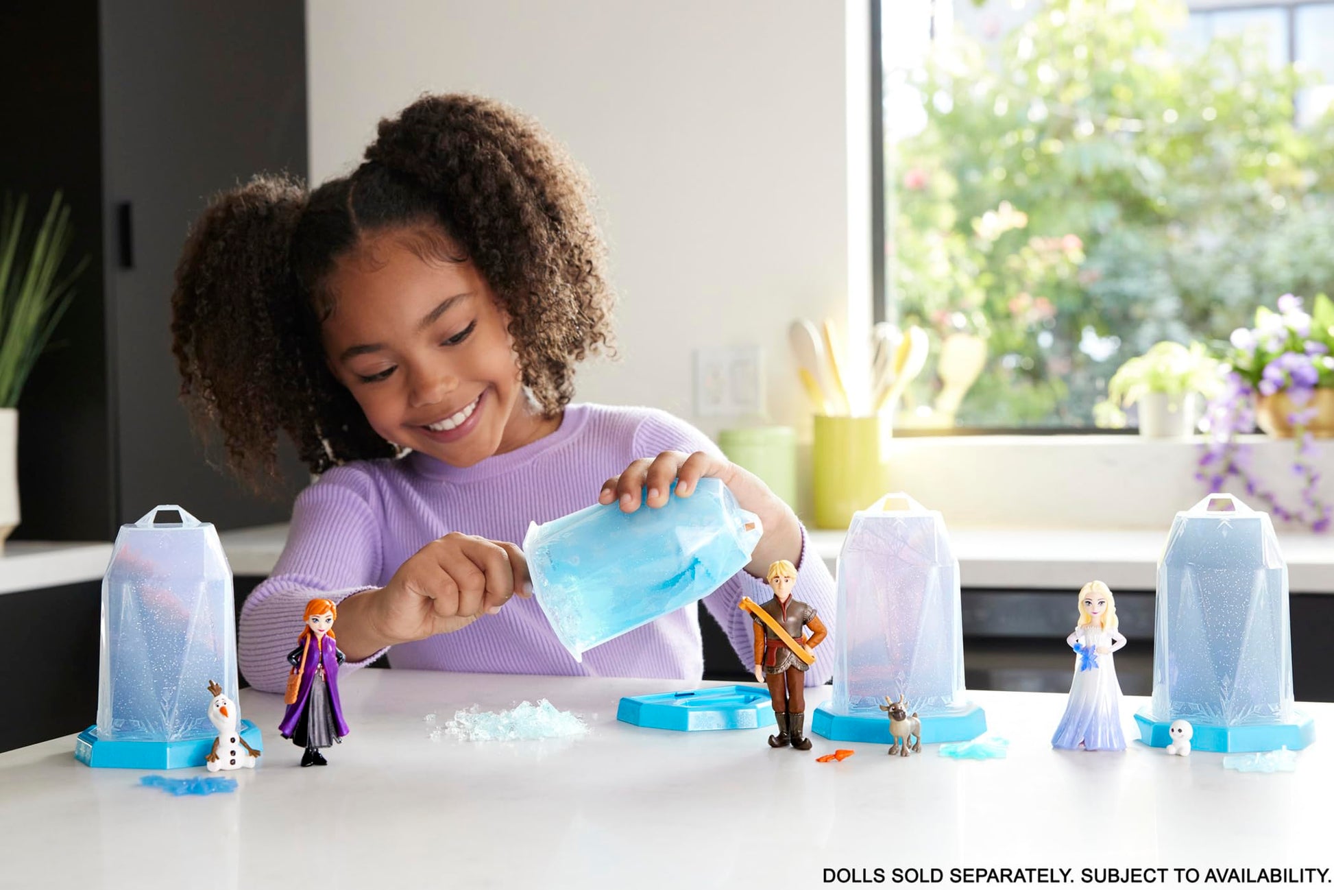 Mattel Disney Frozen Toys, Ice Reveal Small Doll Set with 1 Doll, Squishy Ice Gel & 6 Surprises Including Friend Figure & Play Pieces (Dolls May Vary)