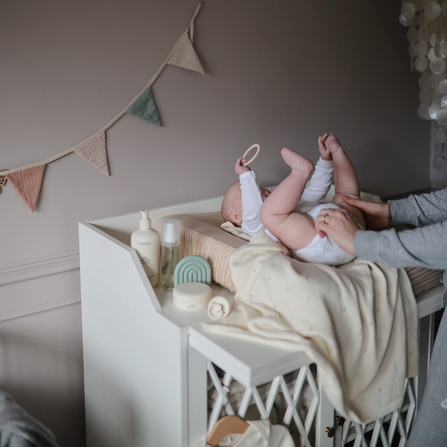 mushie Pearl Teether Bracelet | 3-Pack (Linen/Peony/Pale Pink)
