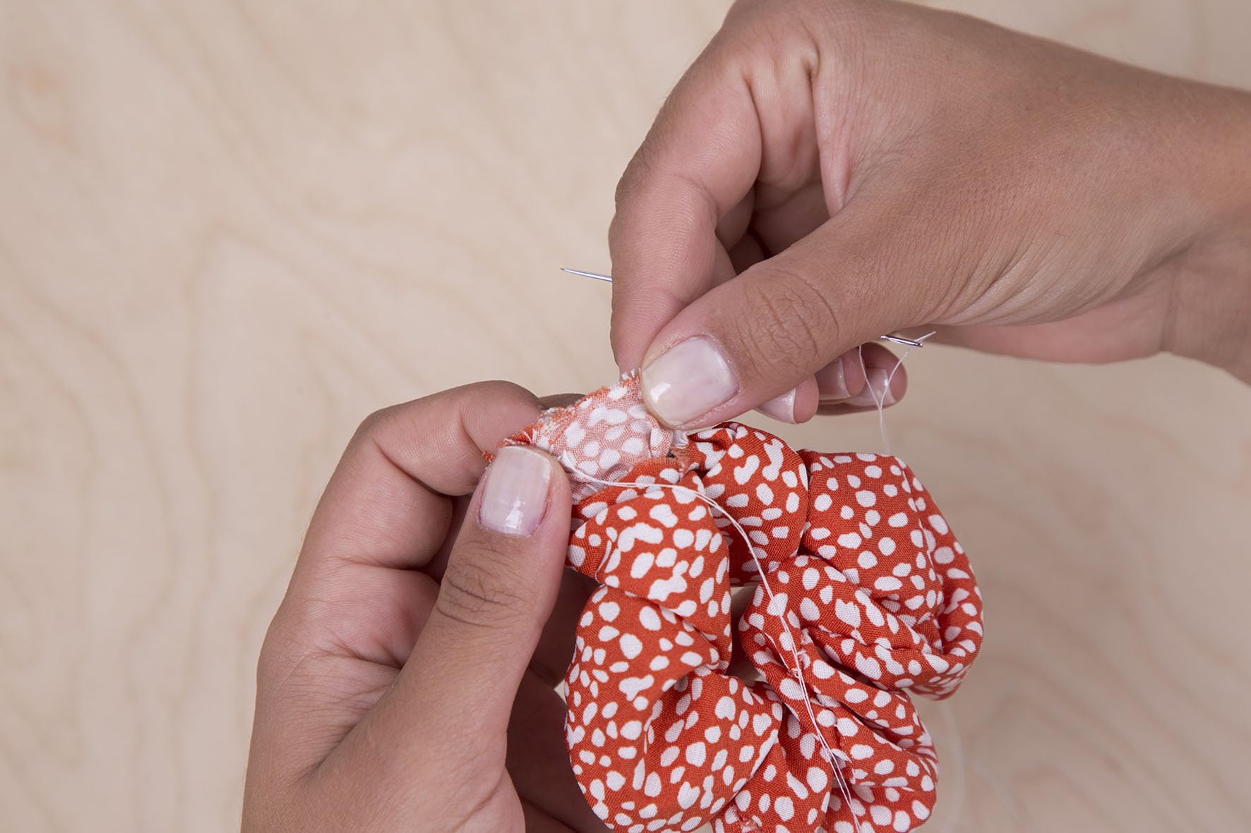Kikkerland Scrunchie Kit