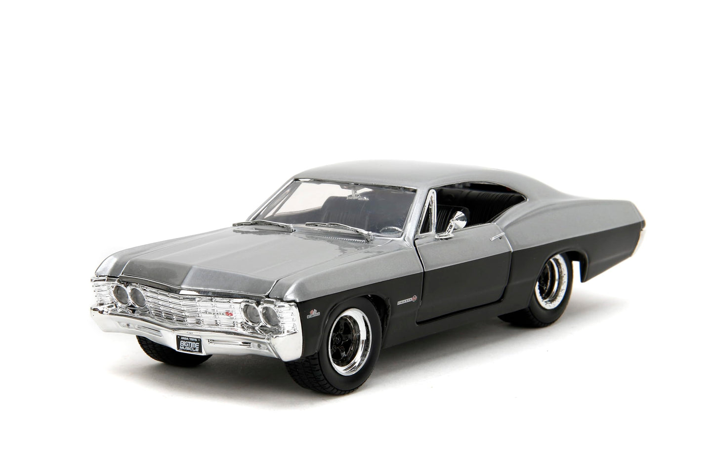 Jada Toys Bigtime Muscle 1:24 1967 Chevrolet Impala SS - Opening Doors, Hood, Trunk, Rubber Tires(Candy Silver/Black)