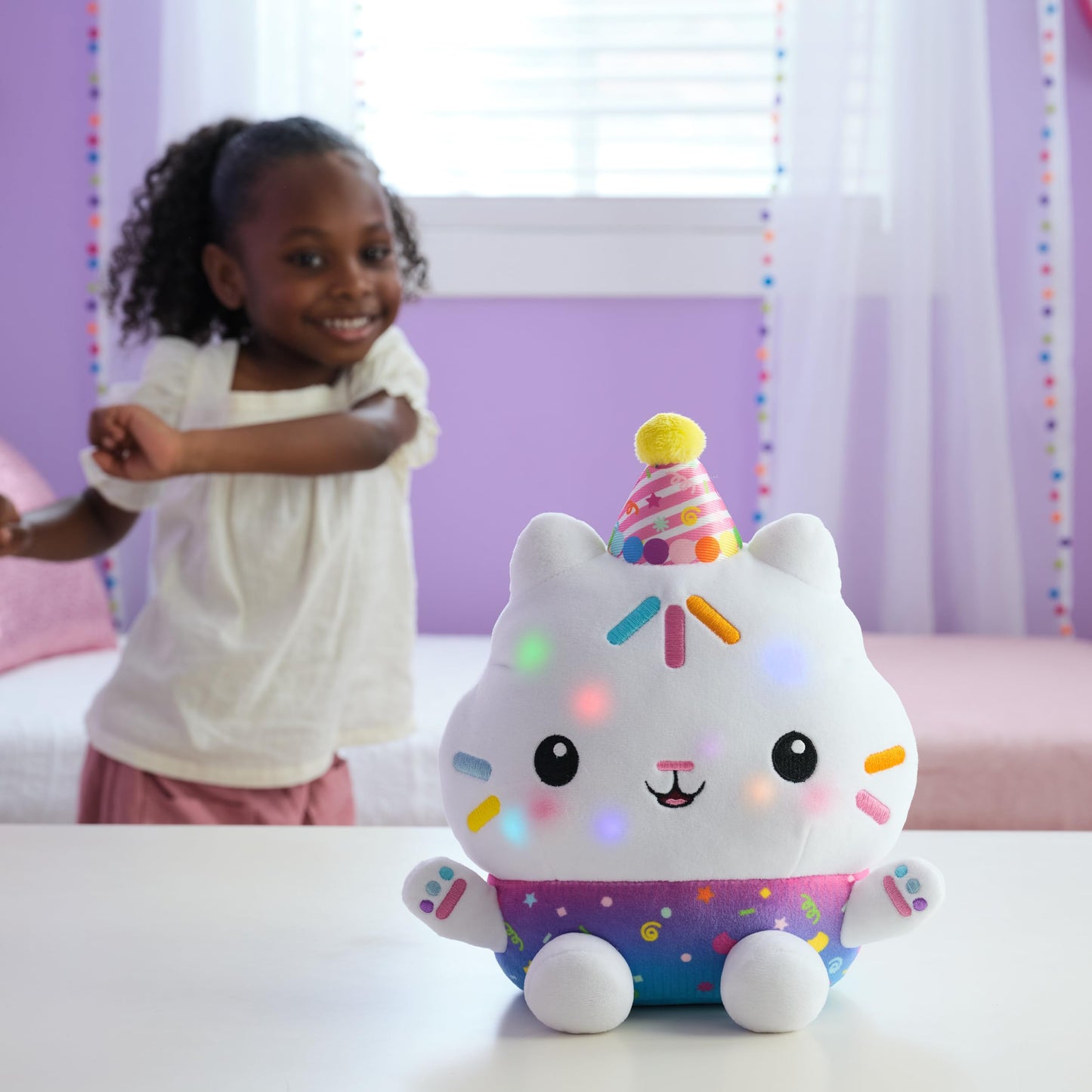 Gabby's Dollhouse Celebrations, Sprinkle Party Cakey Cat Soft Toy, 25-Centimetre Interactive Soft Toy with Sounds, Kids’ Toys for Girls and Boys Aged