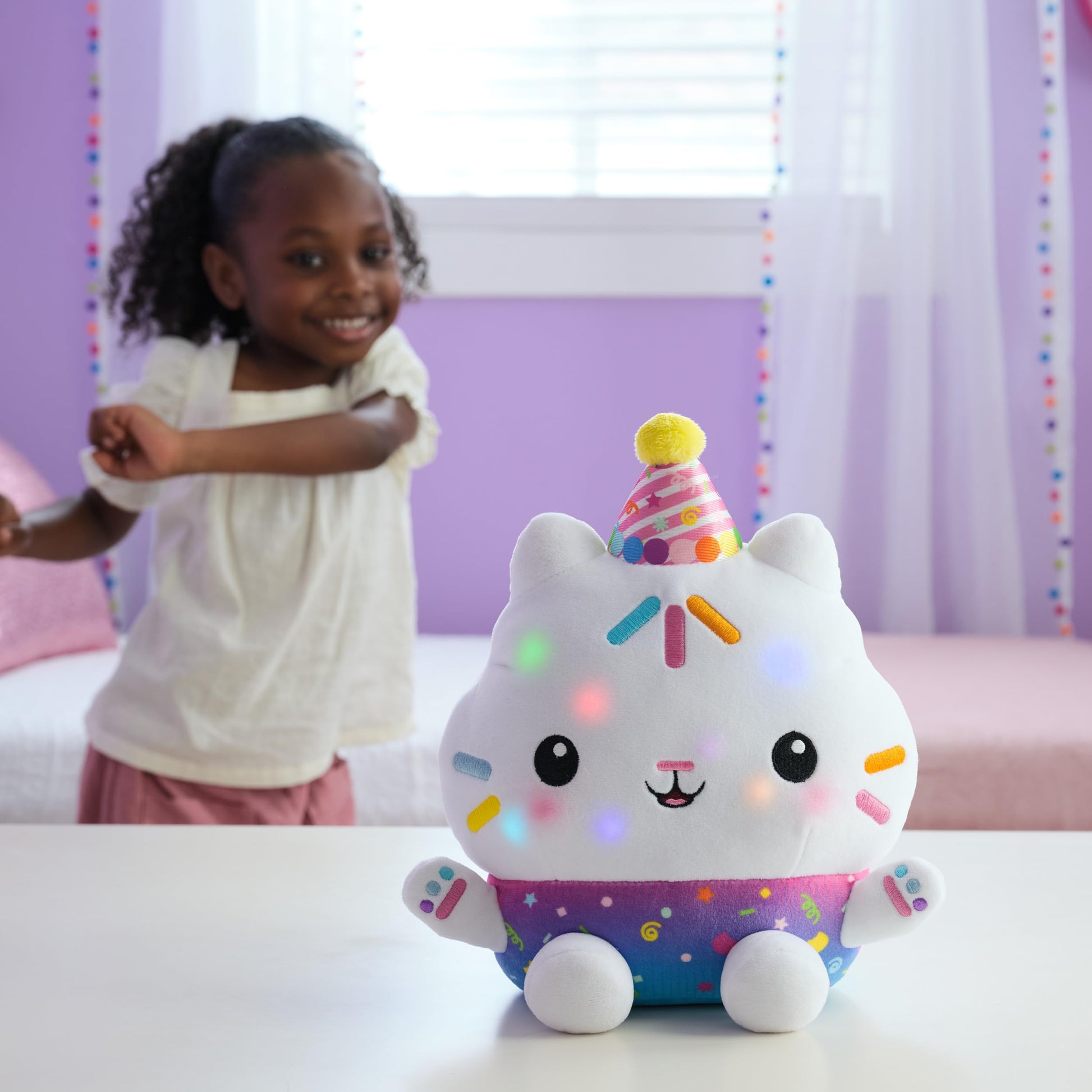 Gabby's Dollhouse Celebrations, Sprinkle Party Cakey Cat Soft Toy, 25-Centimetre Interactive Soft Toy with Sounds, Kids’ Toys for Girls and Boys Aged