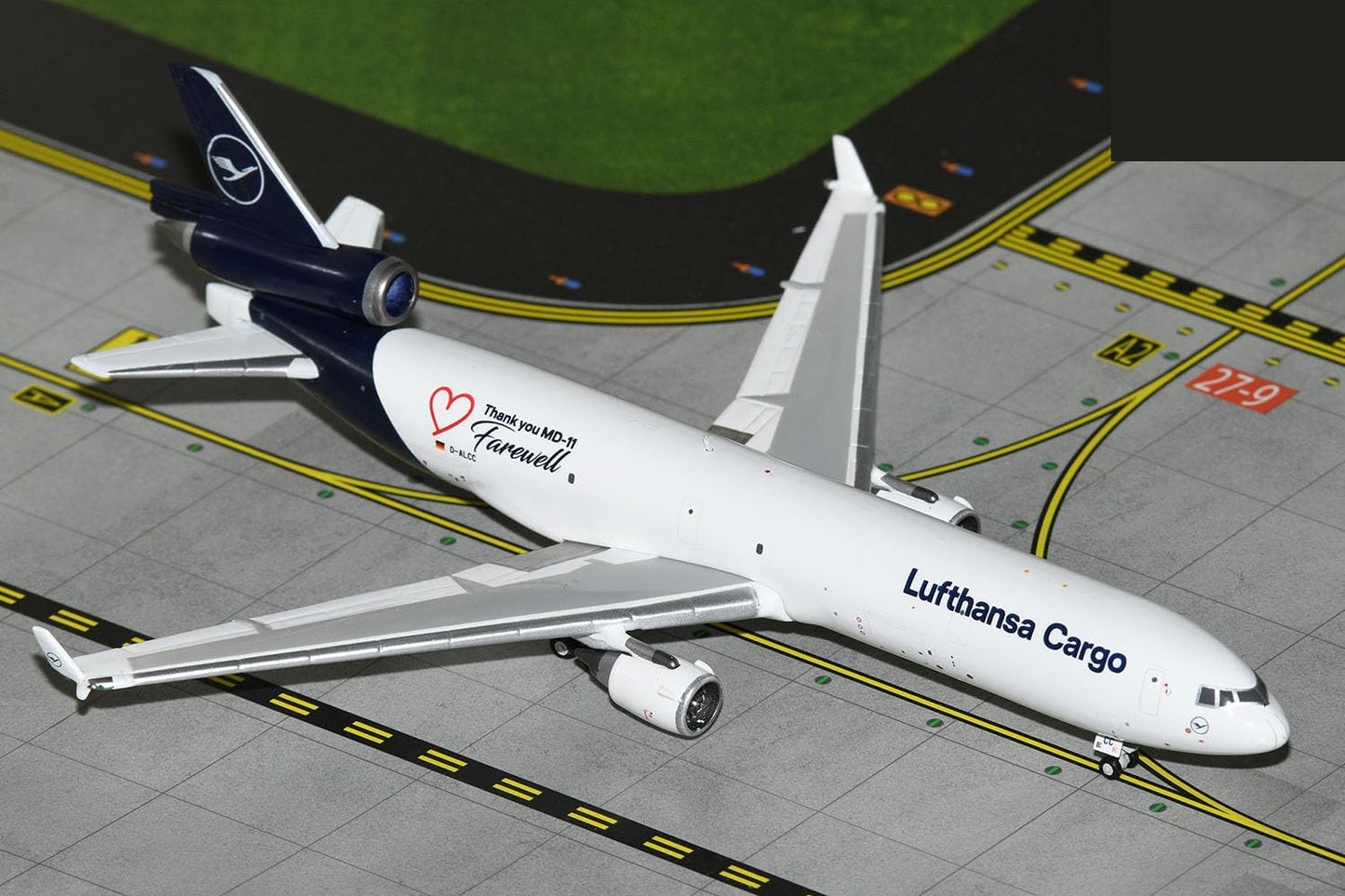 GeminiJets GJDLH2072 Lufthansa Cargo MD-11F 'Farewell MD-11' D-ALCC; Scale 1:400