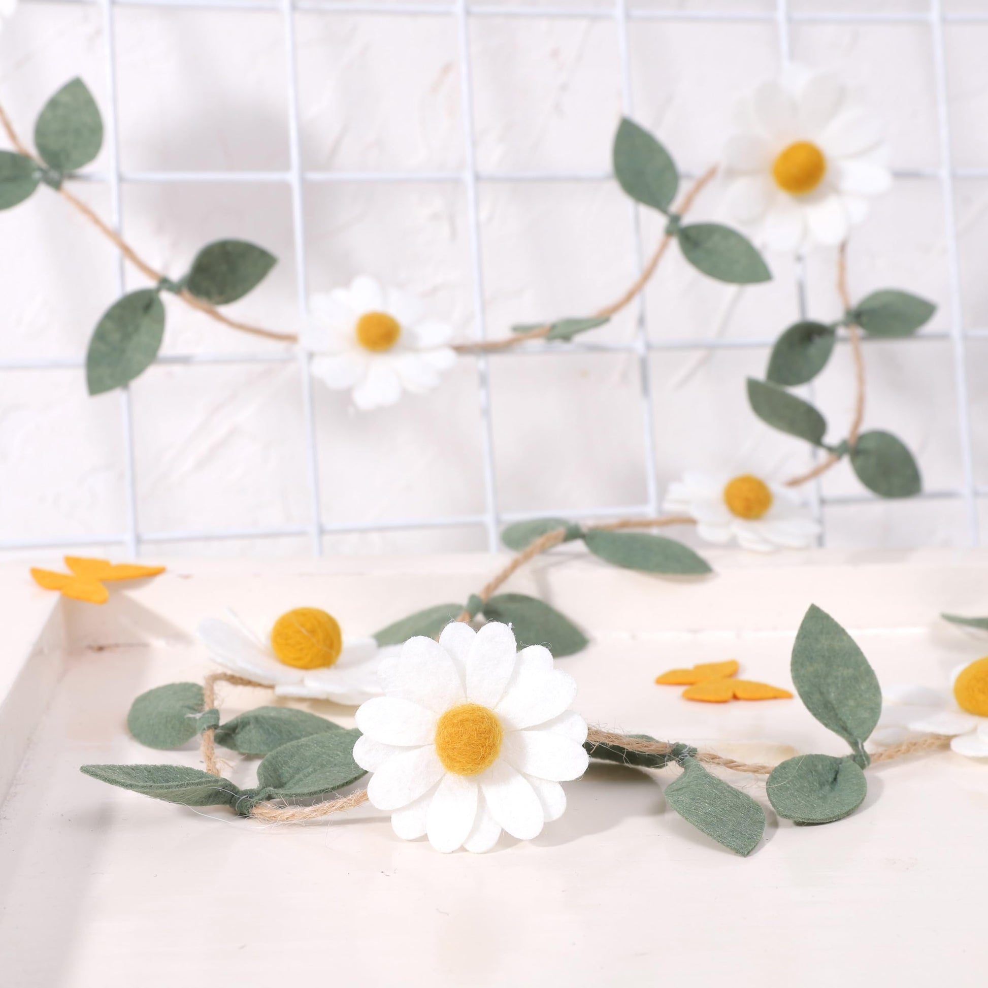 Wool Felt Daisy Chain Banner Garland - Daisy 1st Birthday Decorations,Daisy Themed Party Decorations,Nursery Wedding Decoration,White Wool Felt Daisy