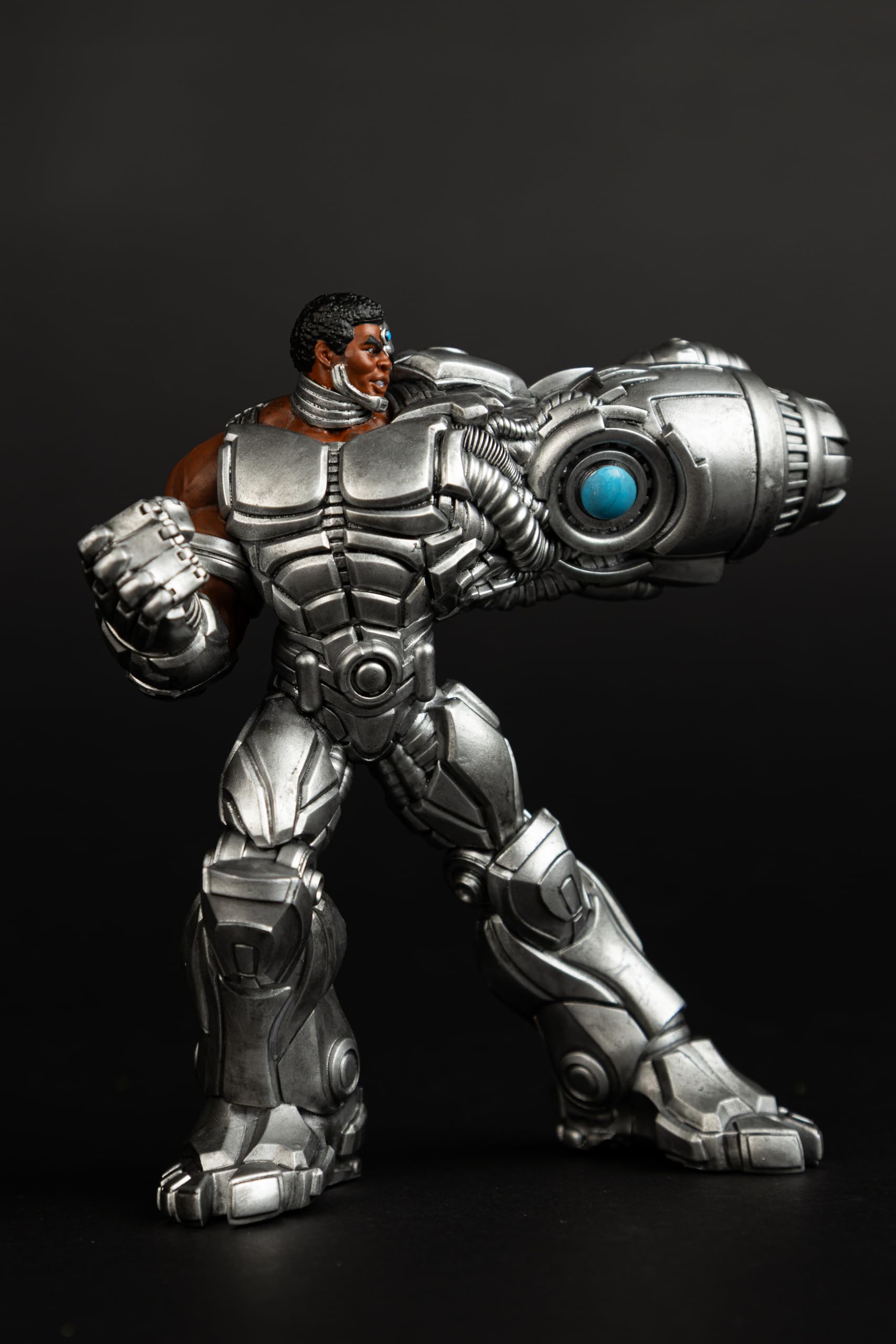 McFarlane Toys- DC Direct Cyborg Limited Edition Collector Vinyl (Todd's Mods) 4.5in Scale Posed Figure