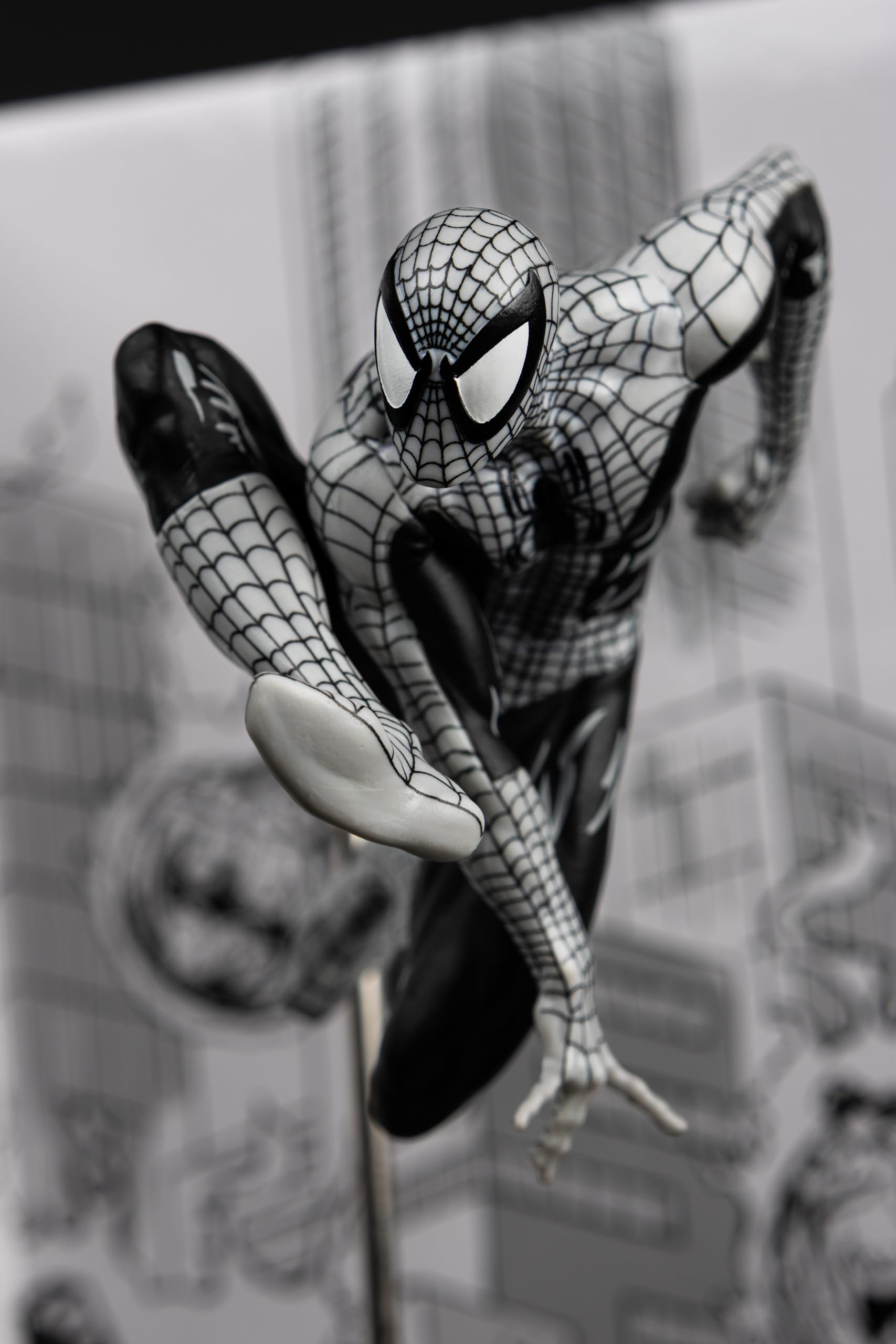 Marvel Statue Figure 1/10 Scale - Spider-Man #6 Black & White Gold Label