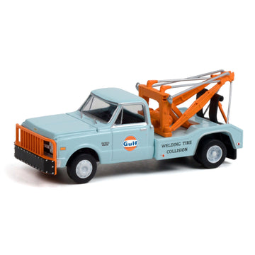 1969 Chevrolet C-30 Dually Wrecker Gulf Oil by Greenlight
