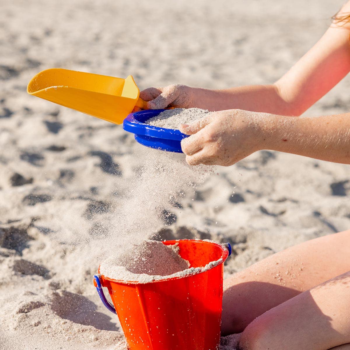 Spielstabil Toddler Sand Toys Bundle - Small Pail, Small Sieve and 2 Small Scoops (Colors Vary - Made in Germany)