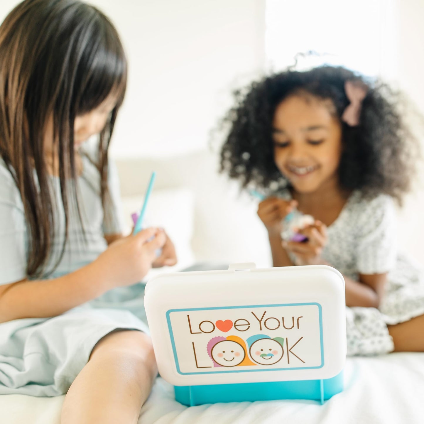 Melissa & Doug Love Your Look Pretend Makeup Kit Play Set - 16 Pieces for Mess-Free Pretend Play (Does NOT Contain Real Cosmetics)